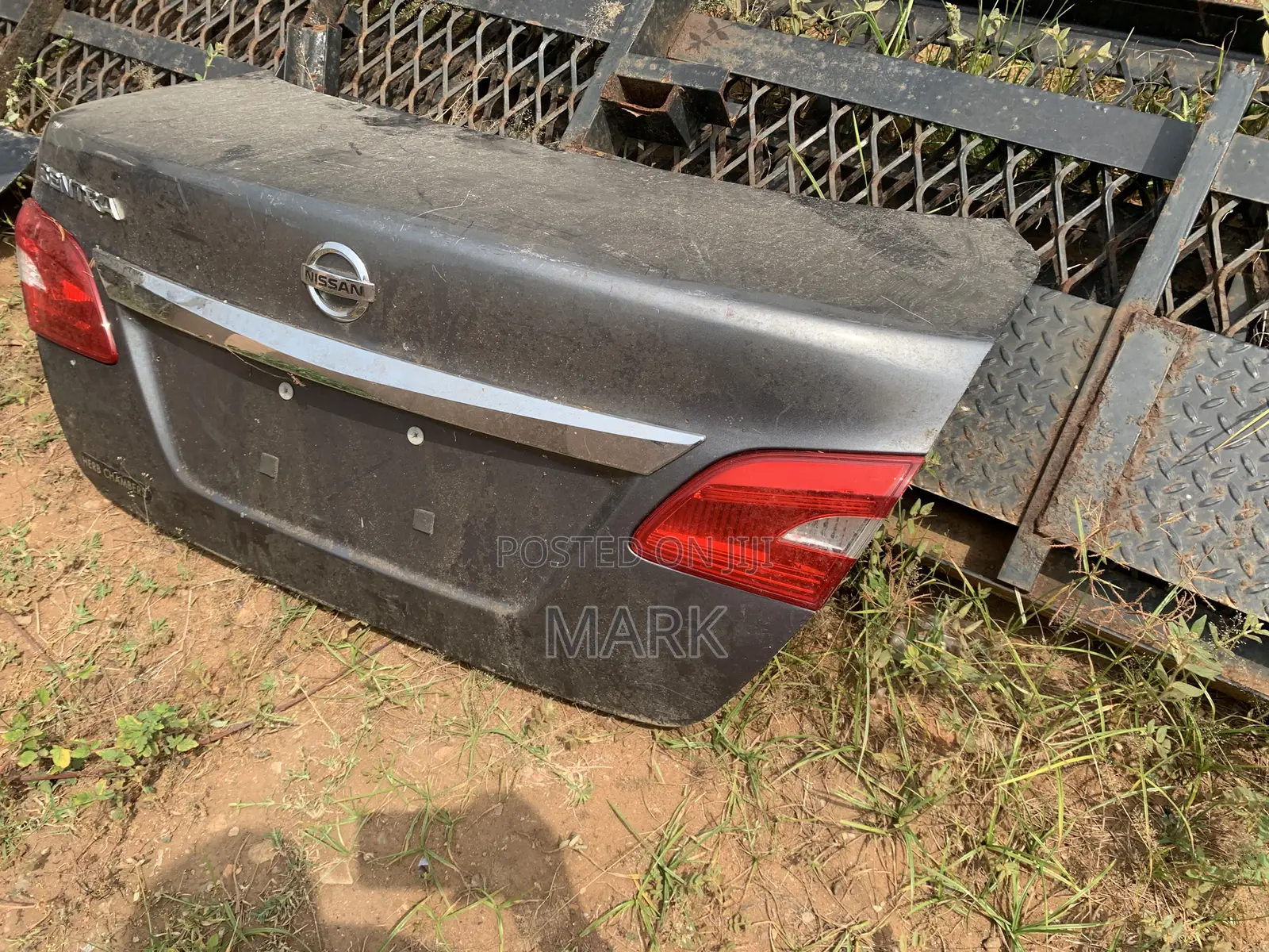 Nissan Sentra Tailgate Boot