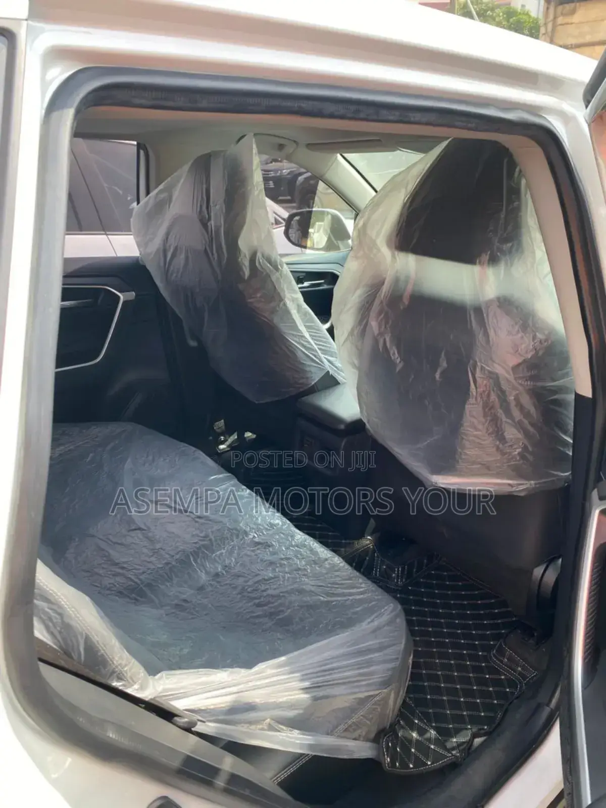 Toyota RAV4 XLE Premium AWD 2023 White