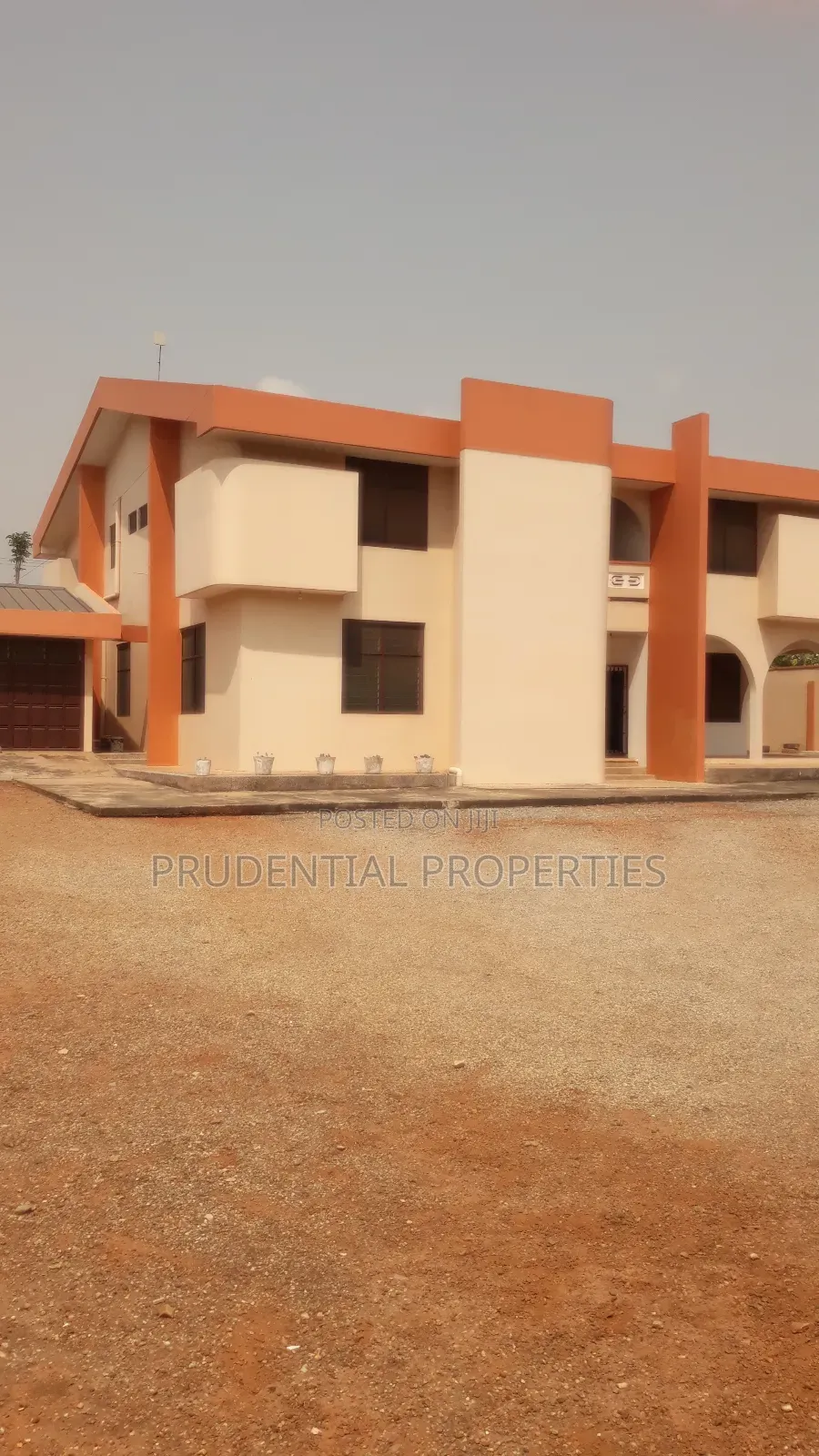 8bdrm House in North Legon for sale