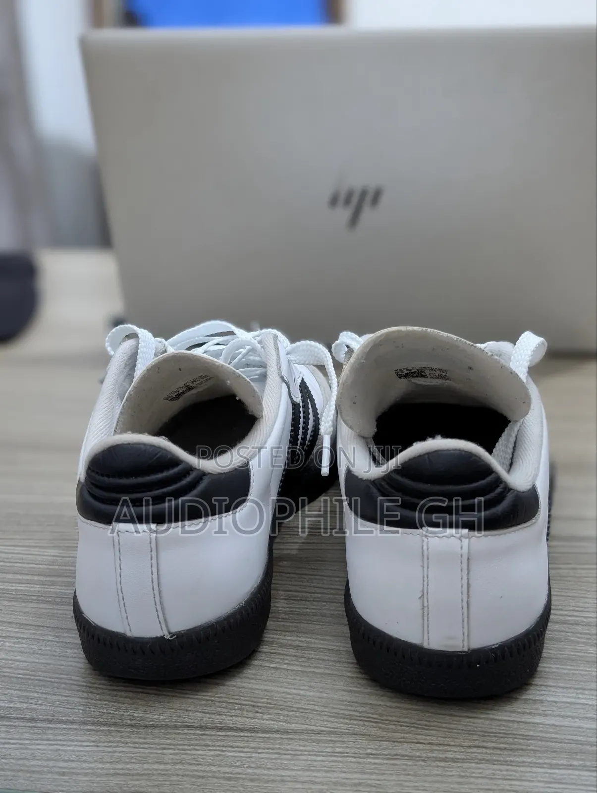 Preowned Adidas Samba Classic White / Black Sneakers