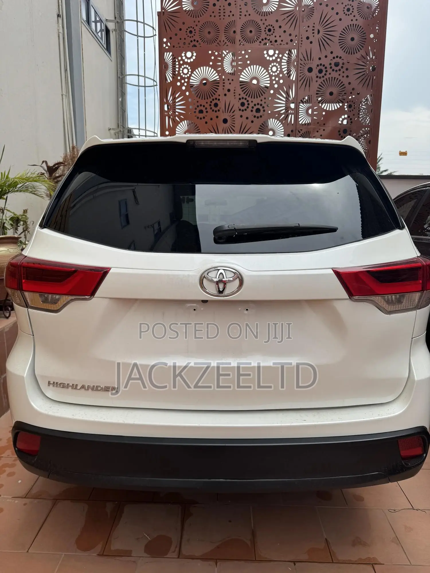 Toyota Highlander LE 4x2 (2.7L 4cyl 6A) 2018 White