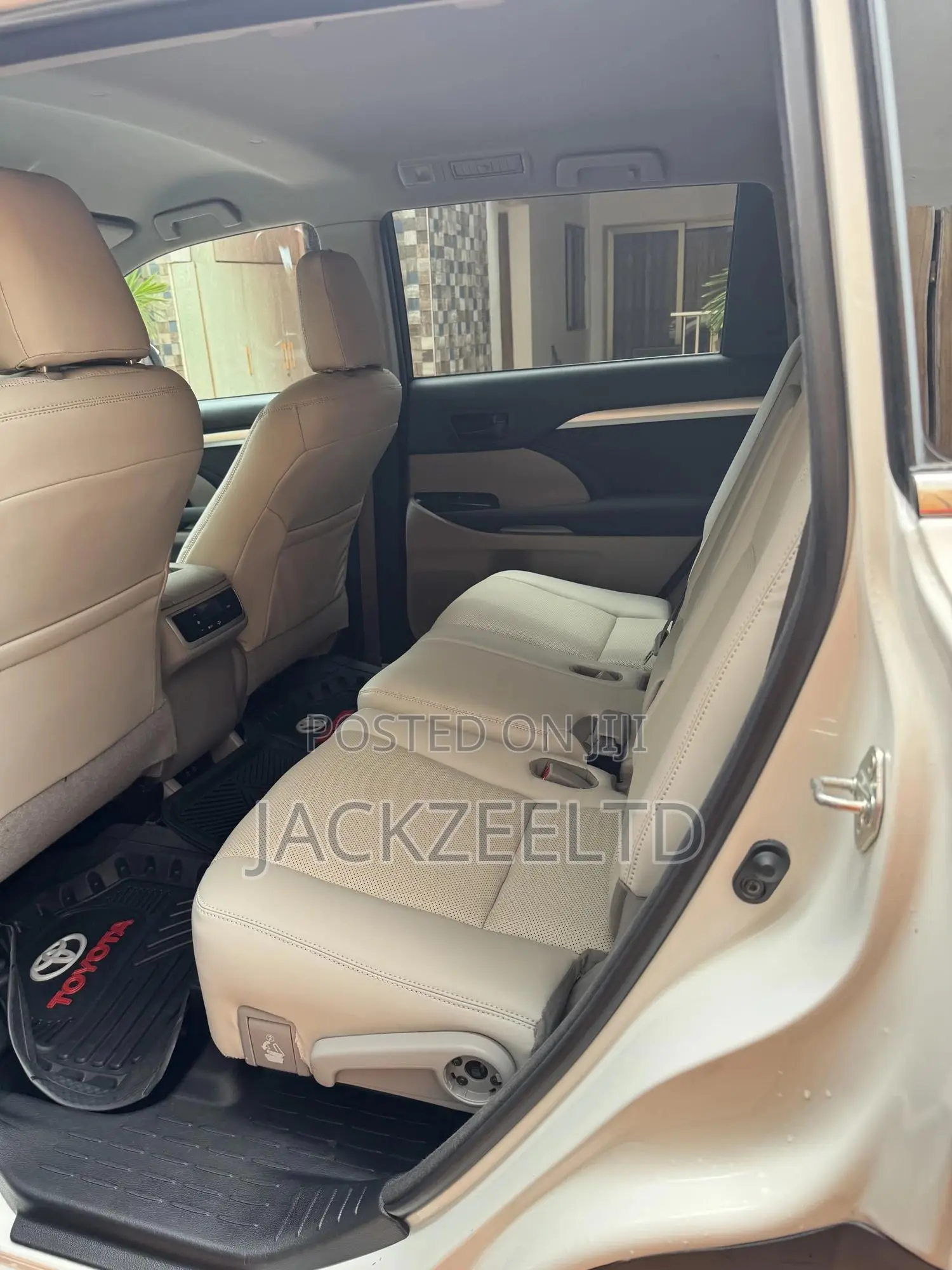 Toyota Highlander LE 4x2 (2.7L 4cyl 6A) 2018 White