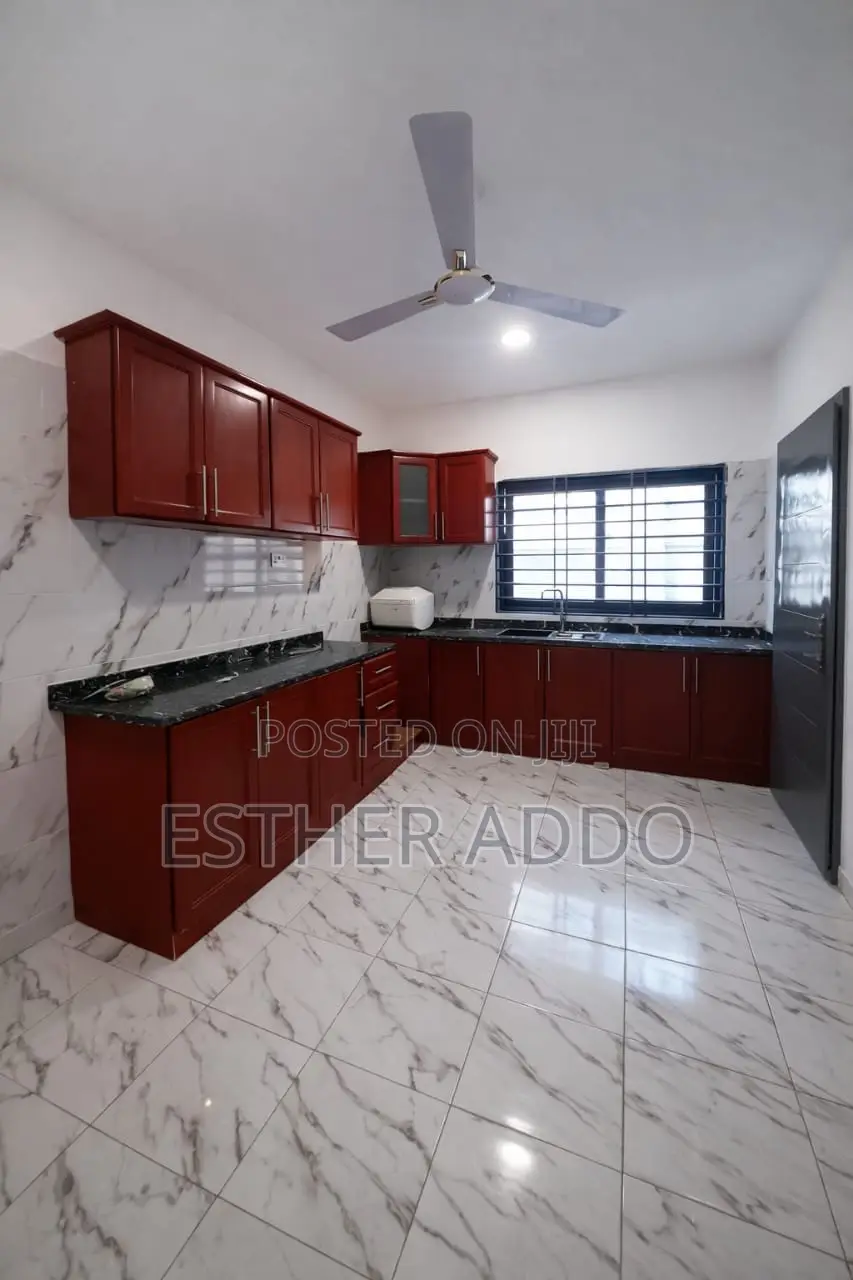 3bdrm House in School Park Area for rent