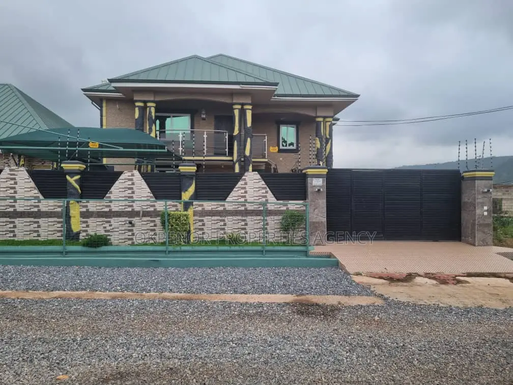 4bdrm House in Oyibi, Valley View Area for sale