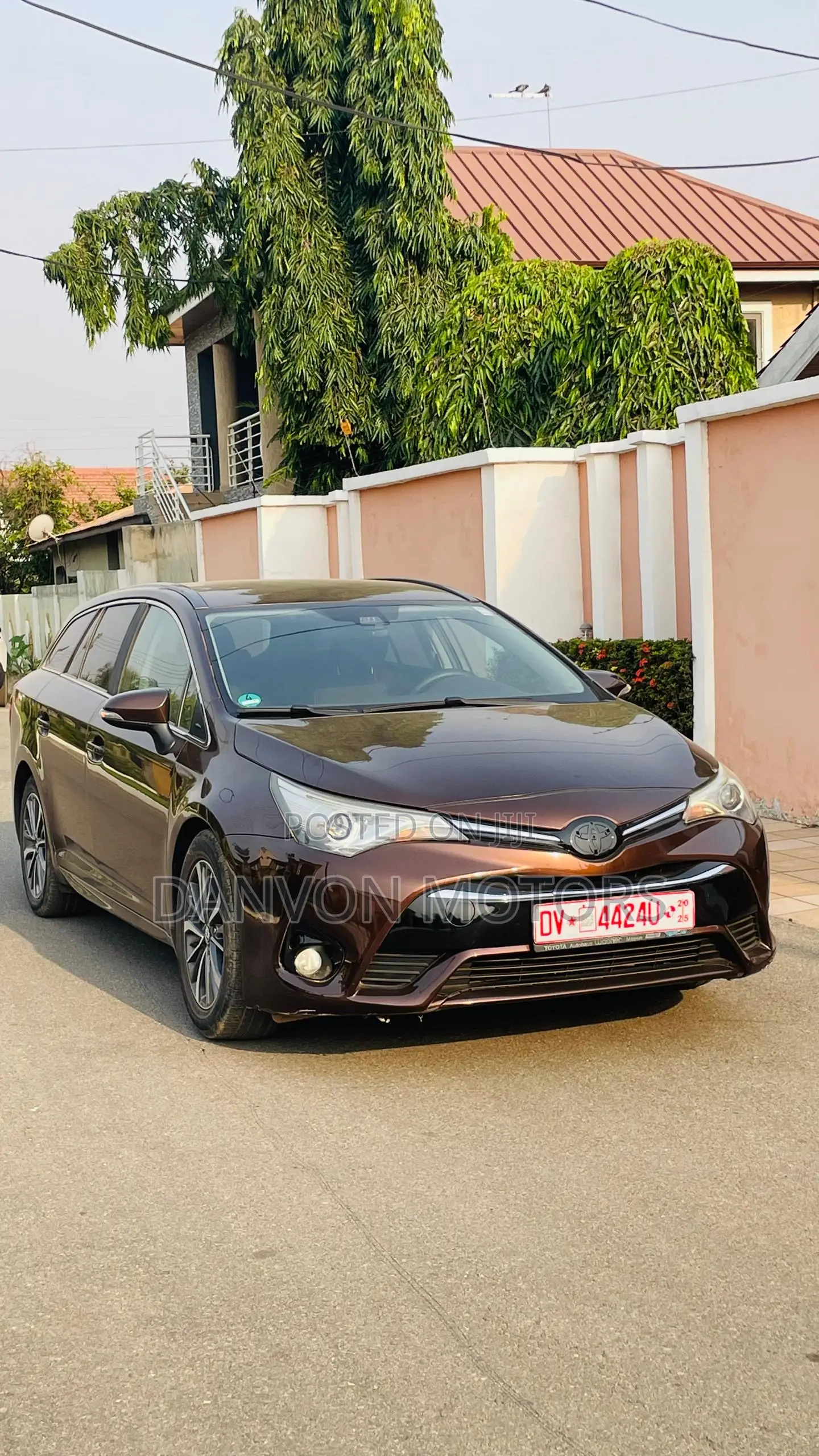 Toyota Avensis 2018 Brown