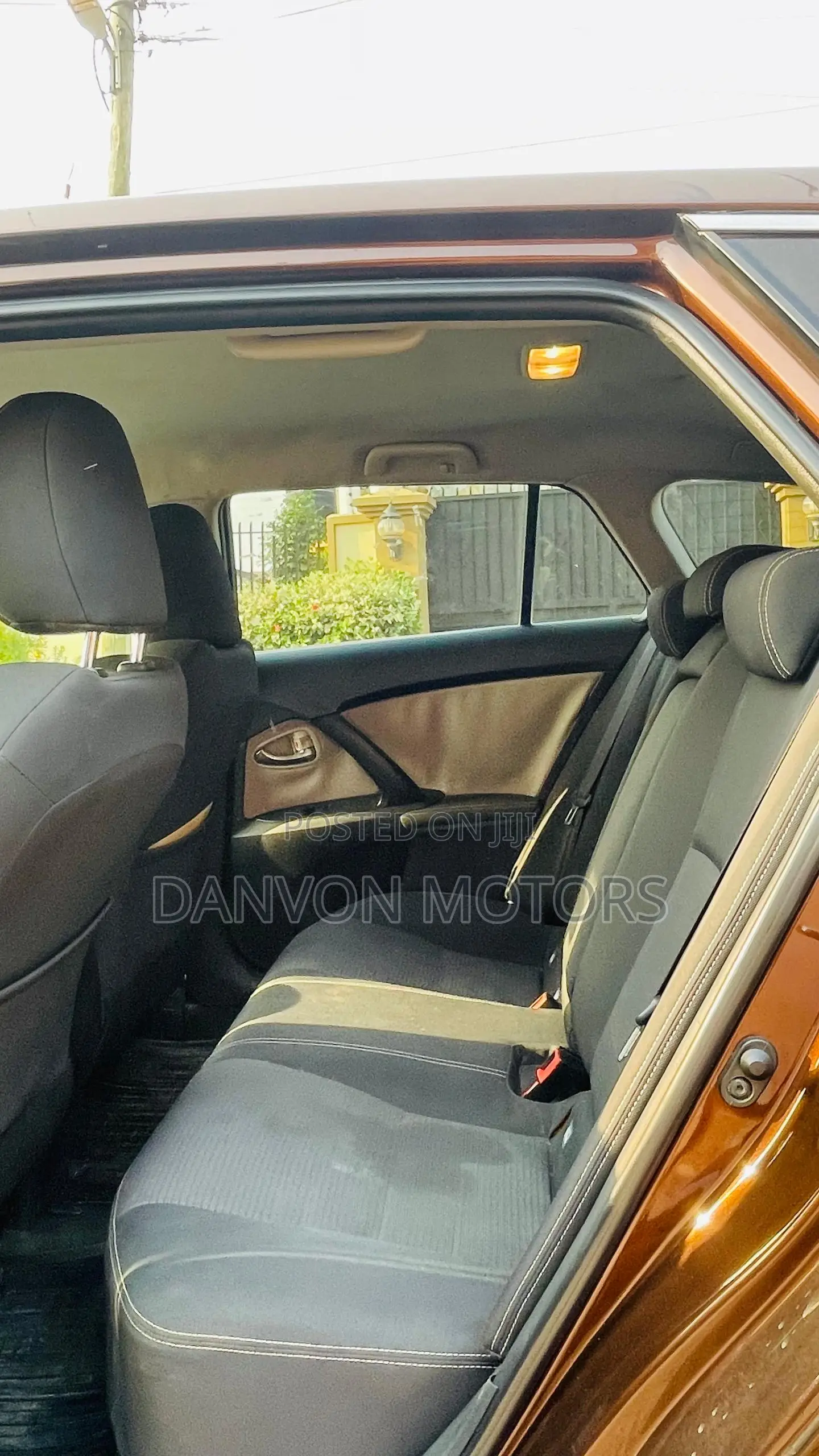Toyota Avensis 2018 Brown
