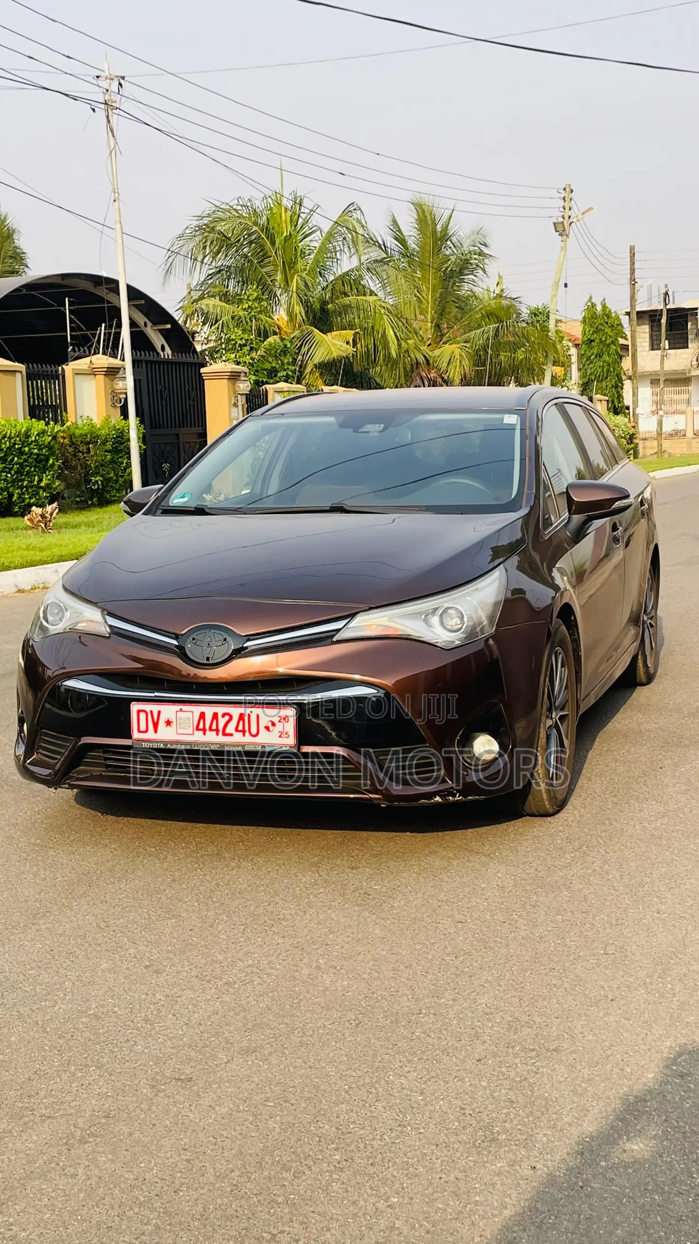 Toyota Avensis 2018 Brown
