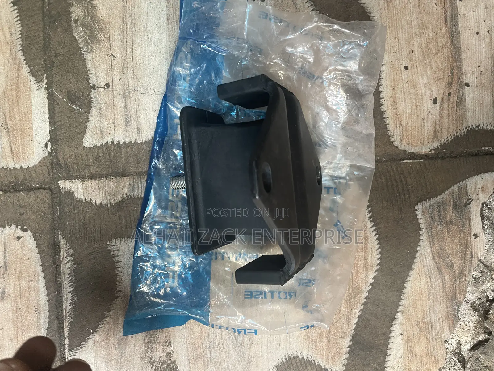Mistubishi L200 Engine Seat
