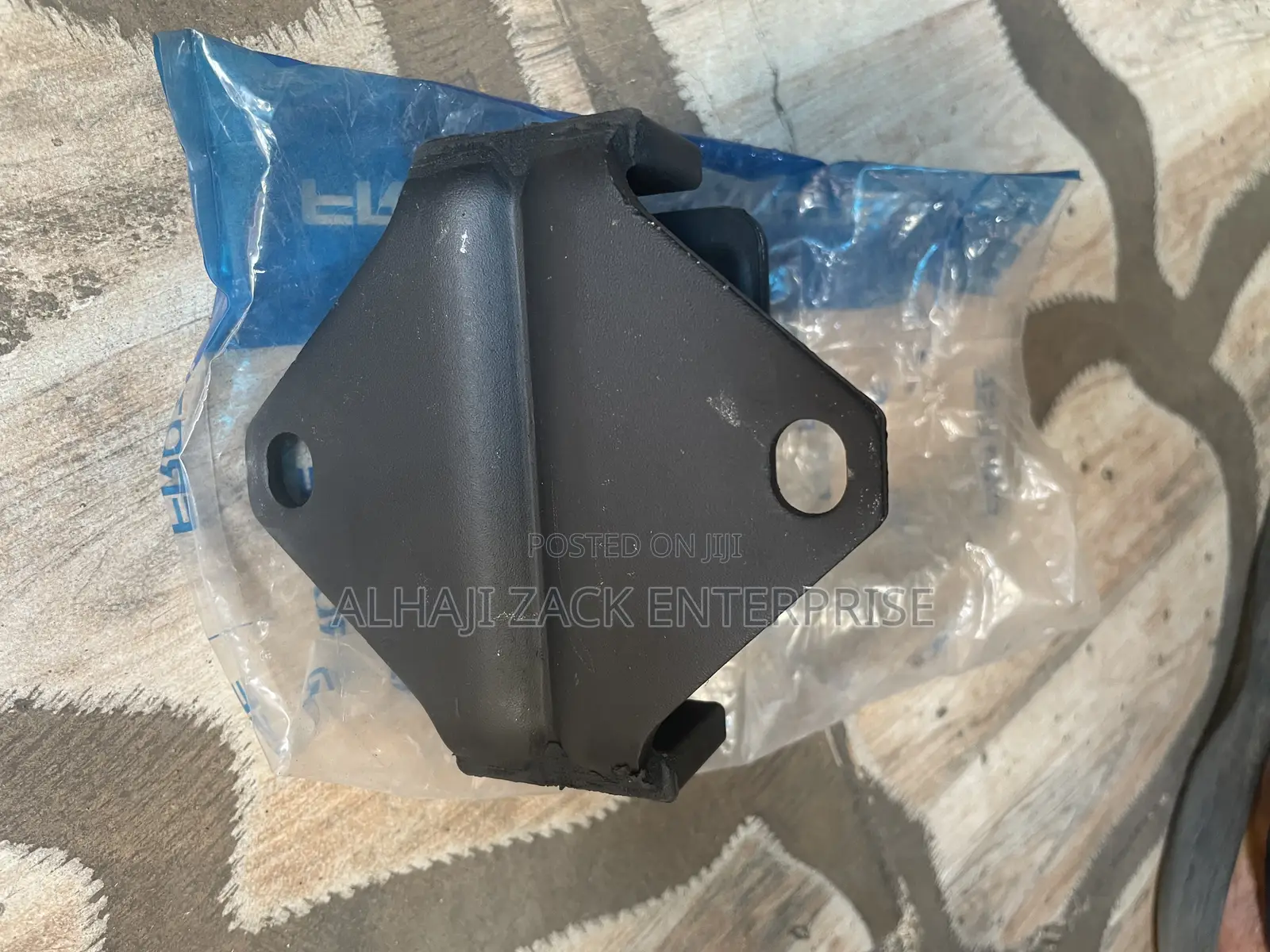 Mistubishi L200 Engine Seat