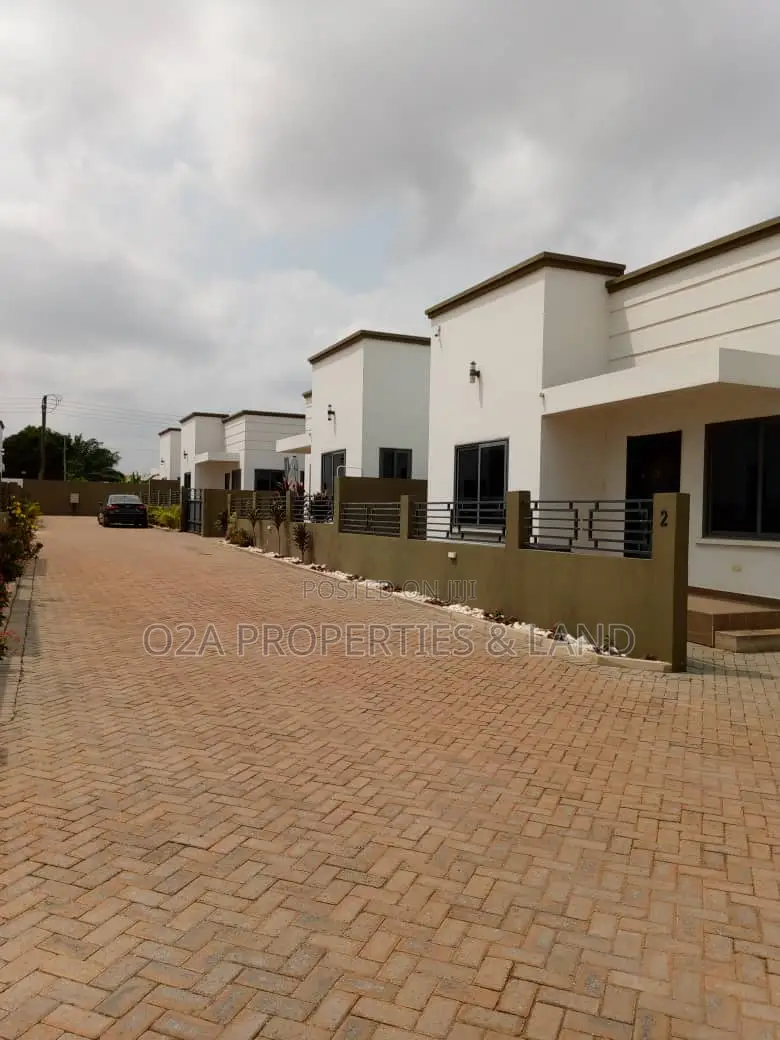 3bdrm House in Adenta, Barrier for sale