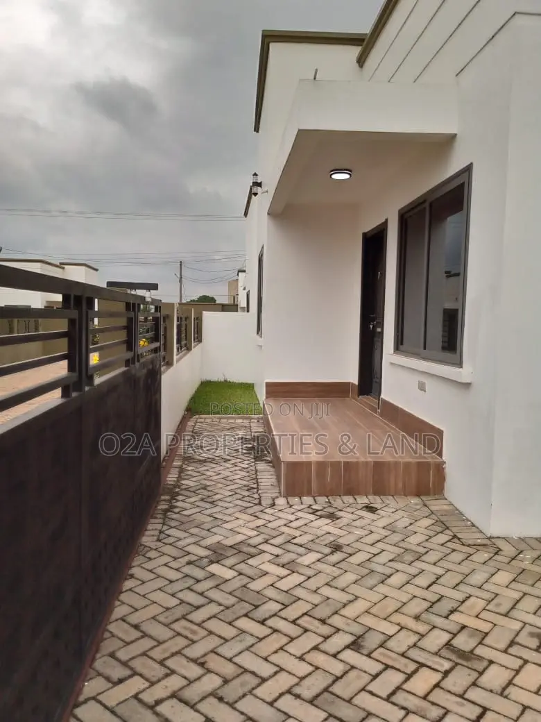 3bdrm House in Adenta, Barrier for sale