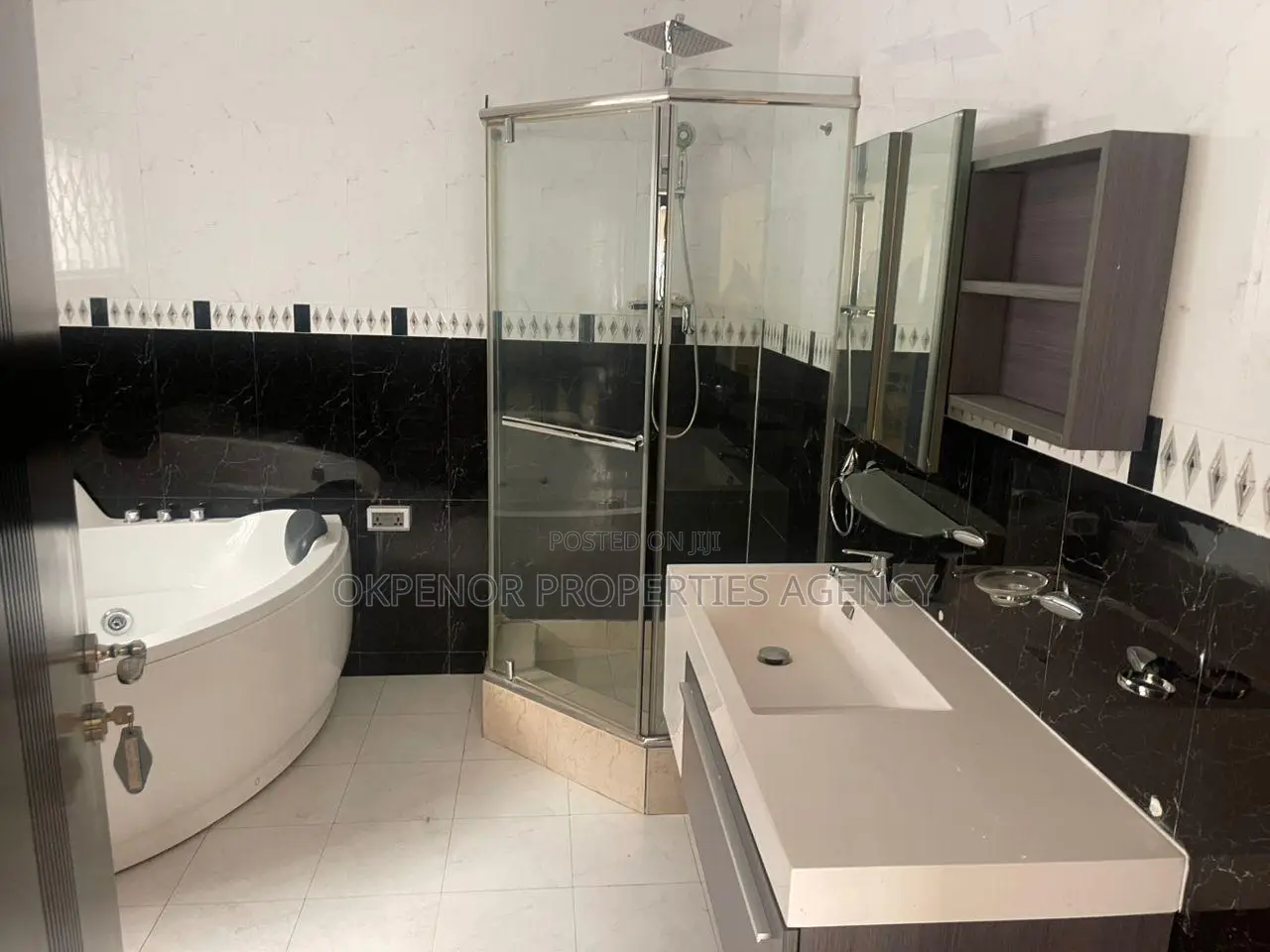 3bdrm House in Cantonments, US Embassy Area for sale