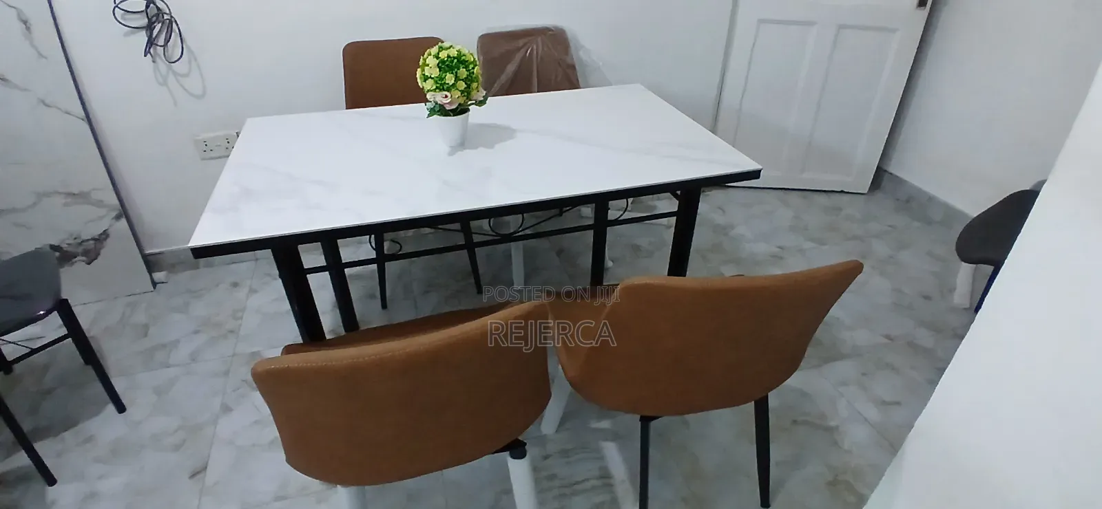 Durable Dinning Table With Chairs