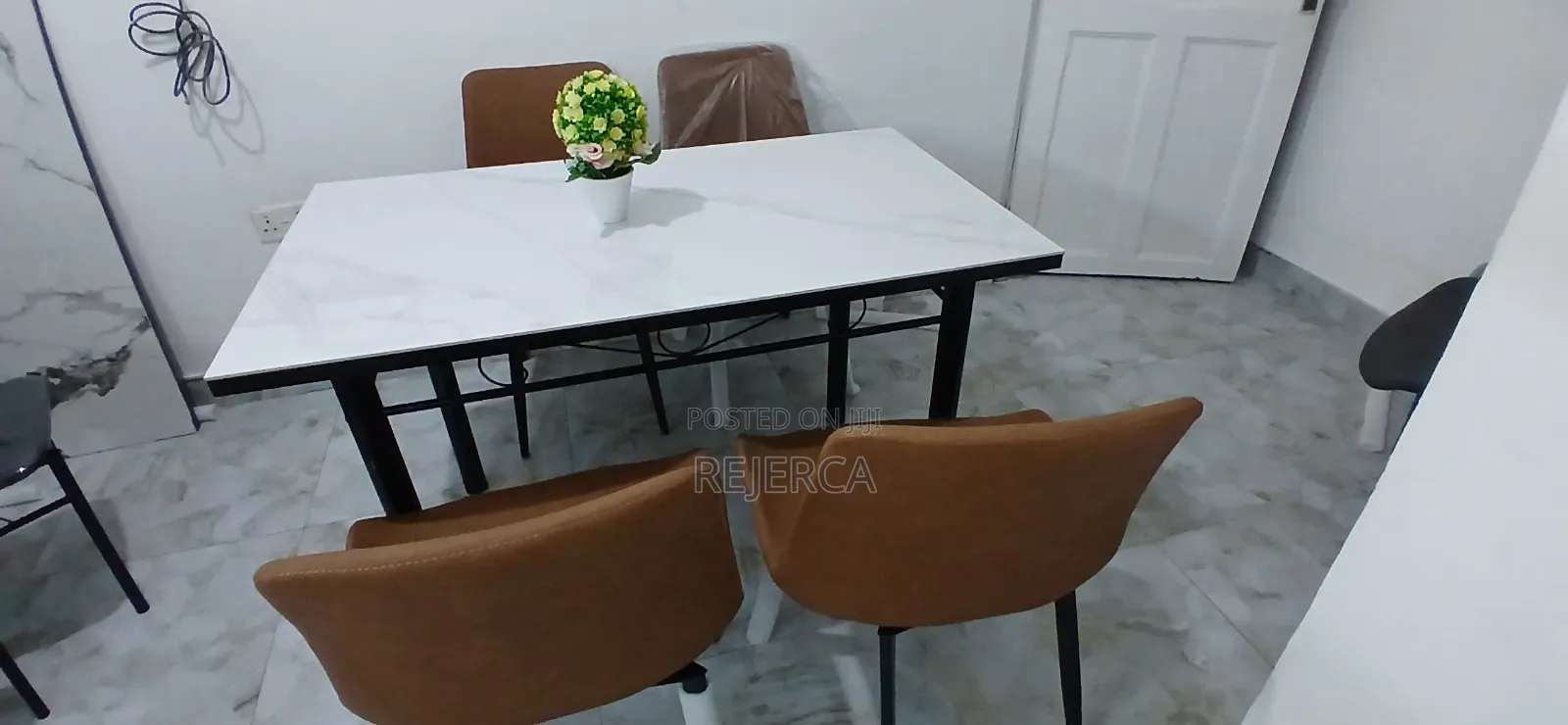 Durable Dinning Table With Chairs