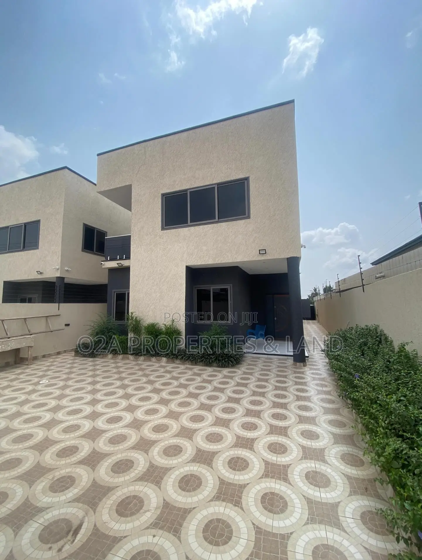4bdrm House in Ashaley Botwe, Lake Side Estate for sale