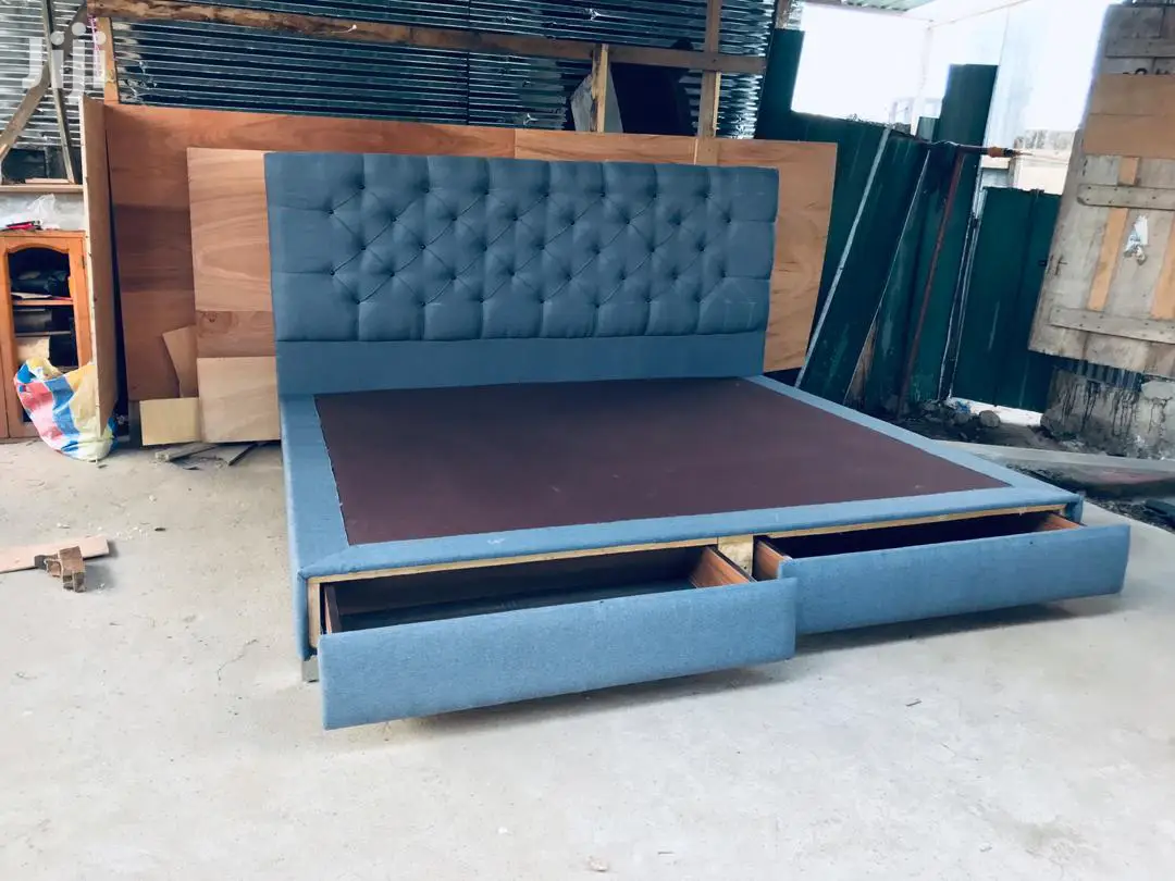 Kingsize Bed With Drawers 