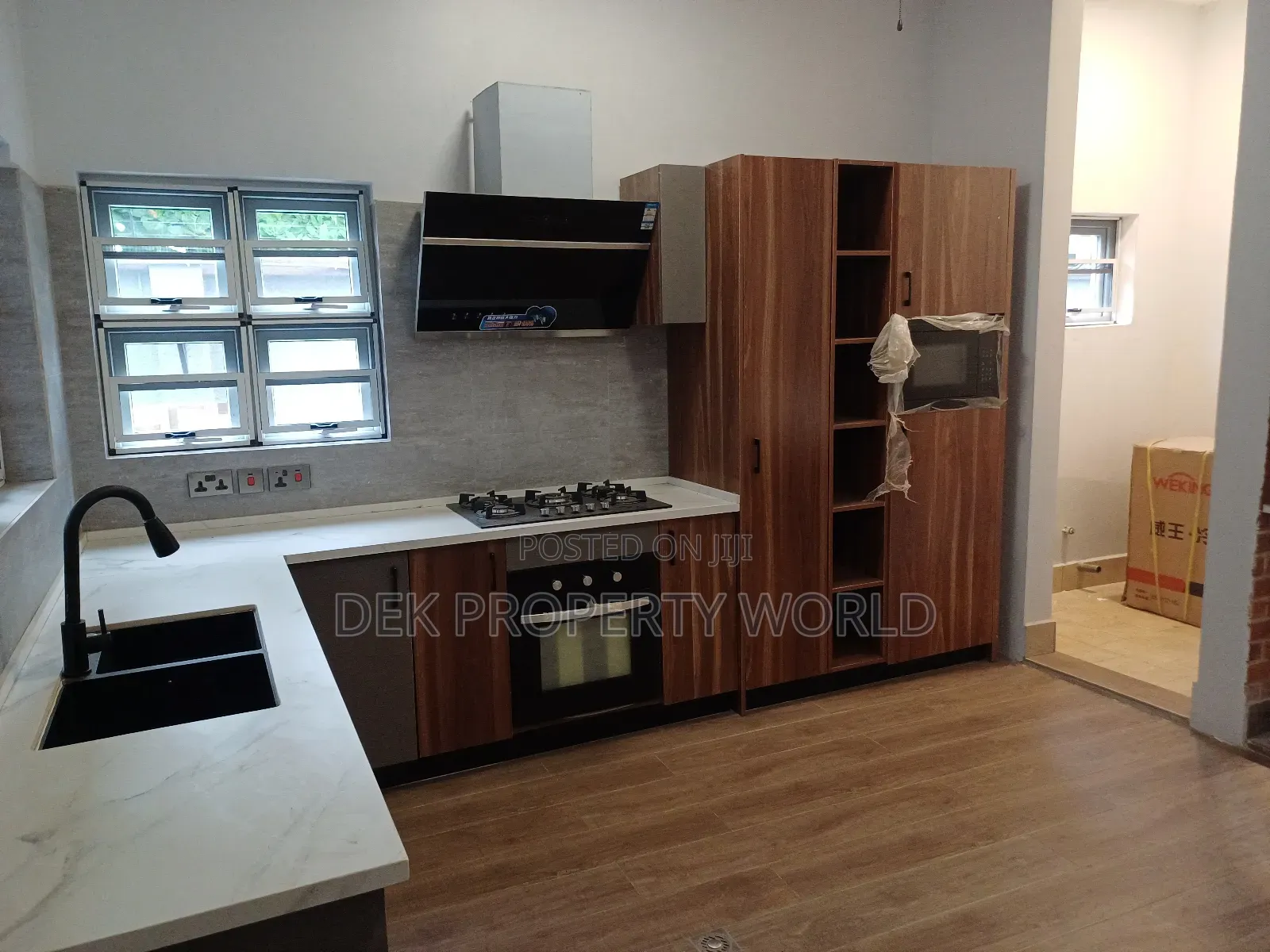 5bdrm Duplex in Adjiriganor for sale
