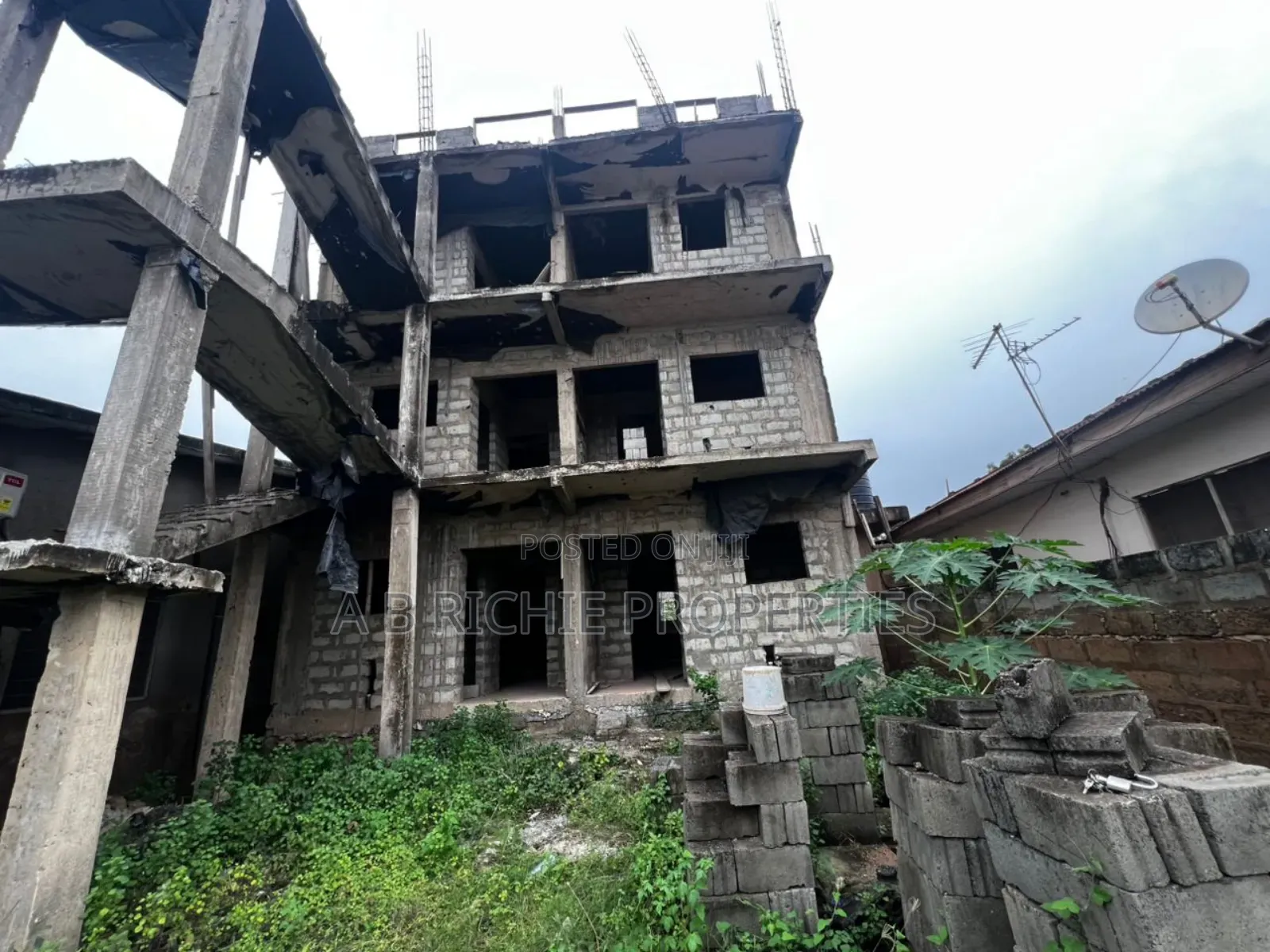 8bdrm Apartment in Ab Richie Properties, School Junction for sale