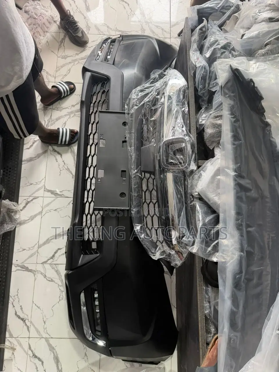 Honda CRV 2017,2018,2019 Front Bumper Complete.
