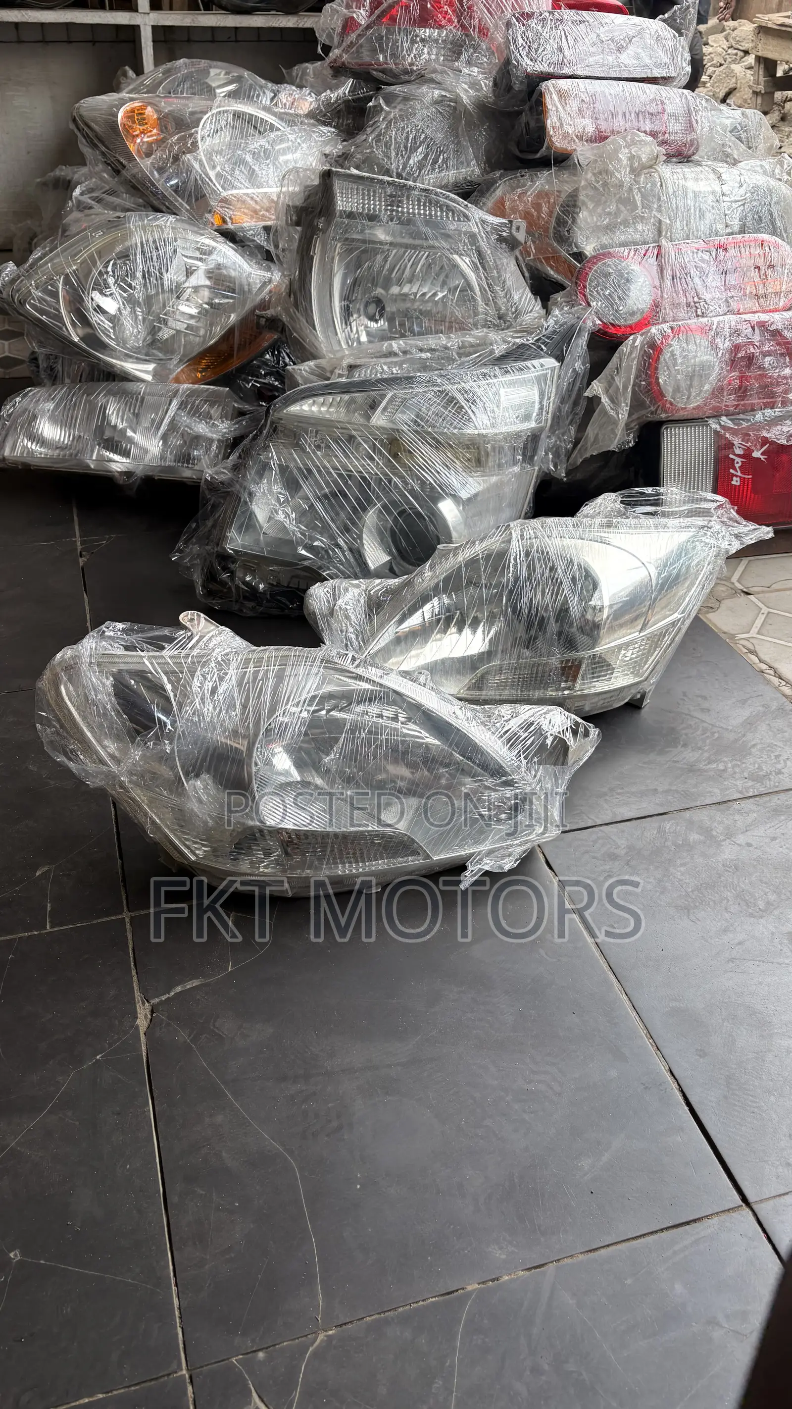 Toyota Yaris/Belta Headlight 2009,2010,2011,2012