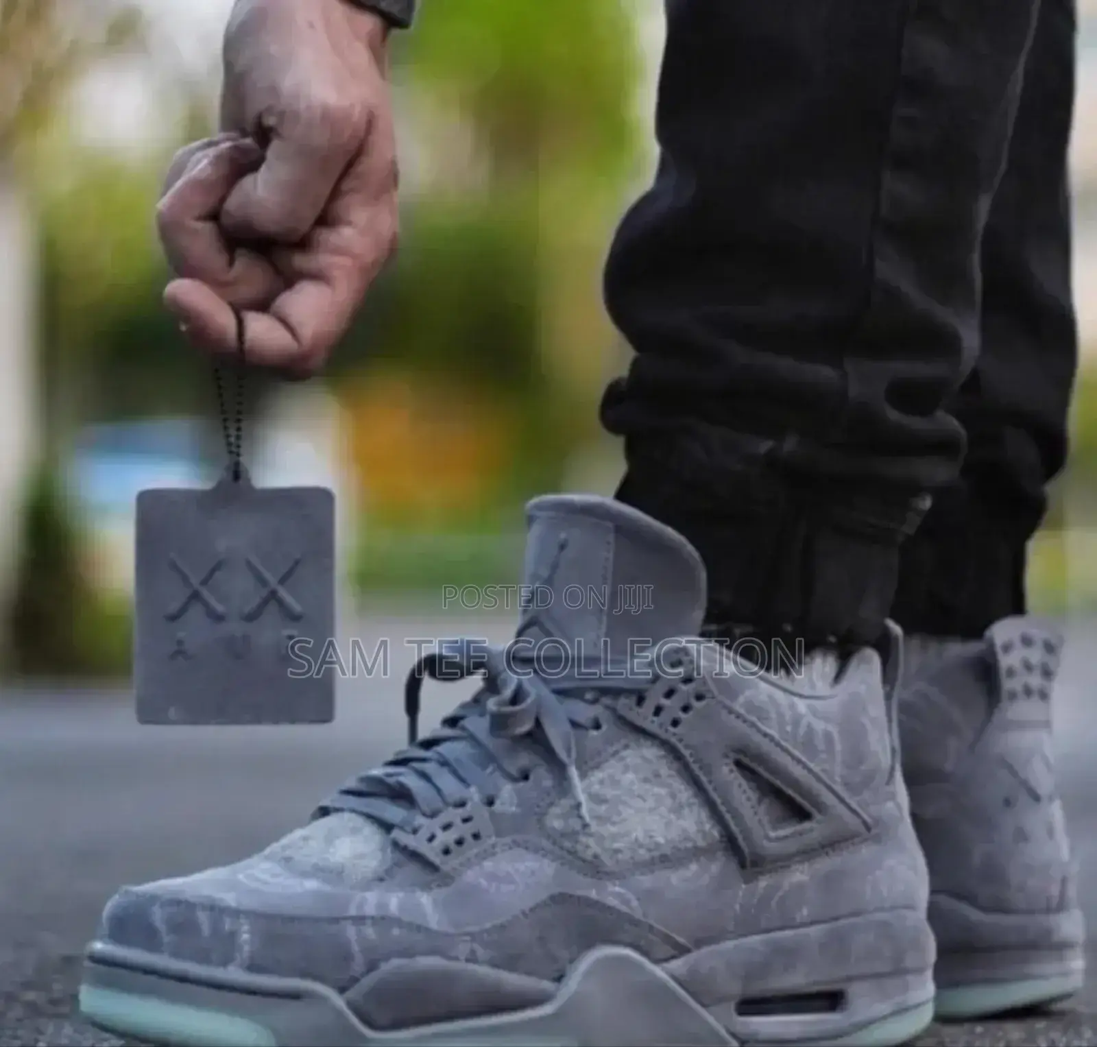 Air Jordan 4 Retro Kaws