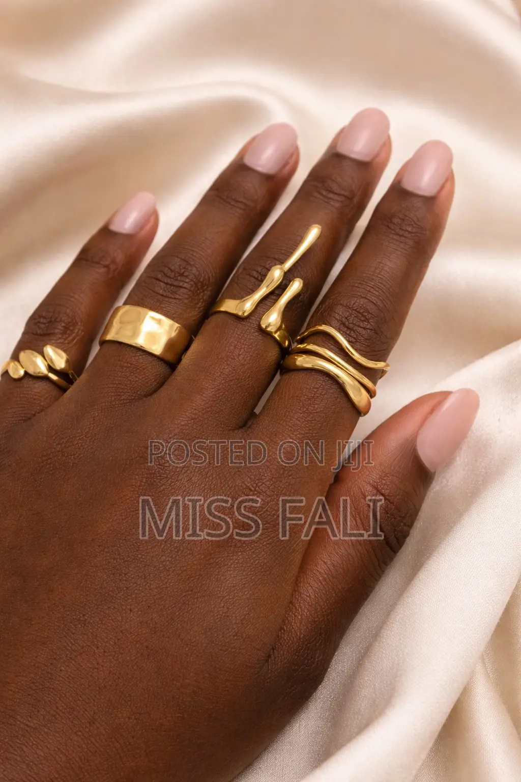 Sculpted Elegance -4pcs Ring Stack in Gold and Silver