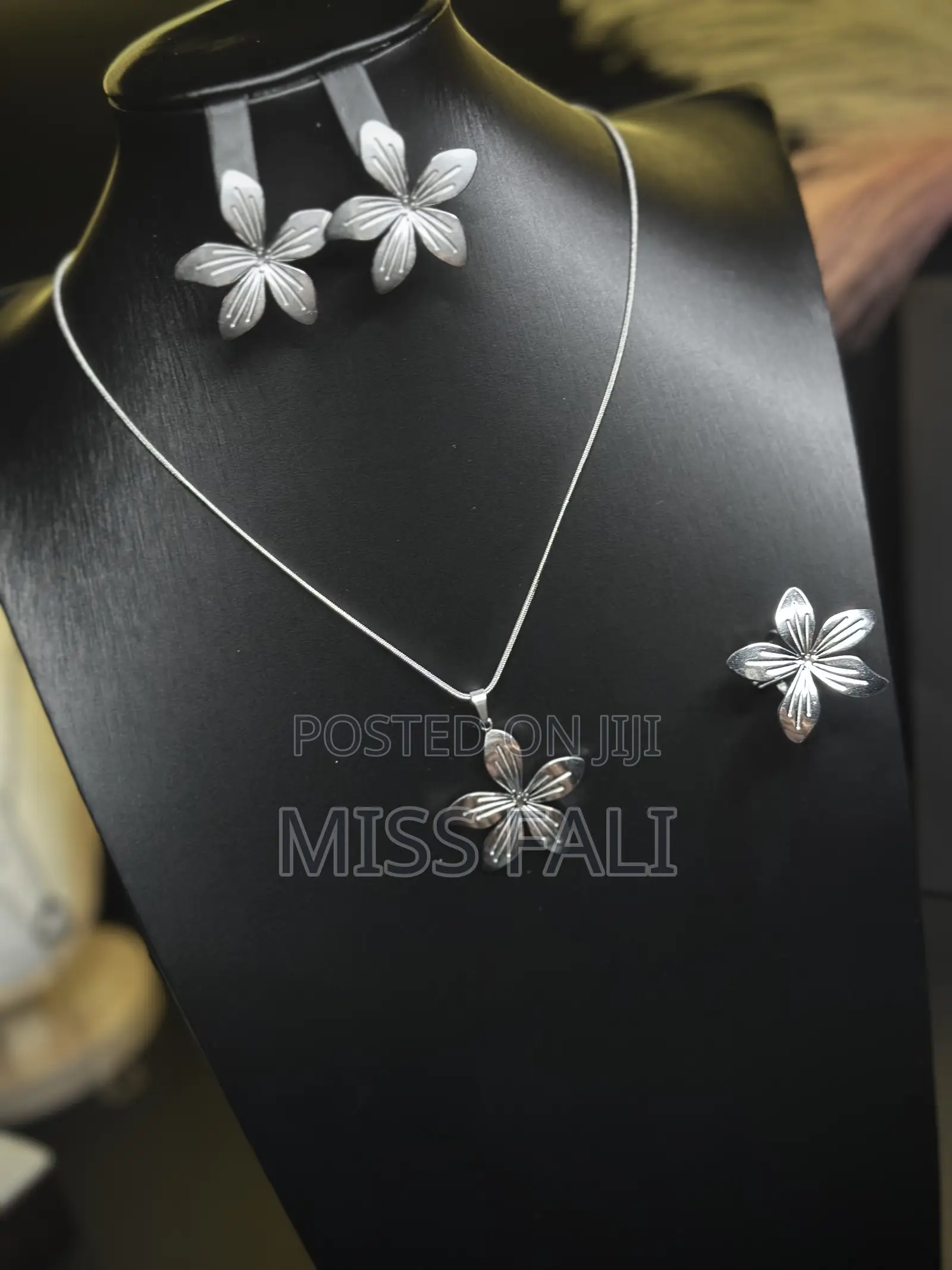 Silver Blossom Set