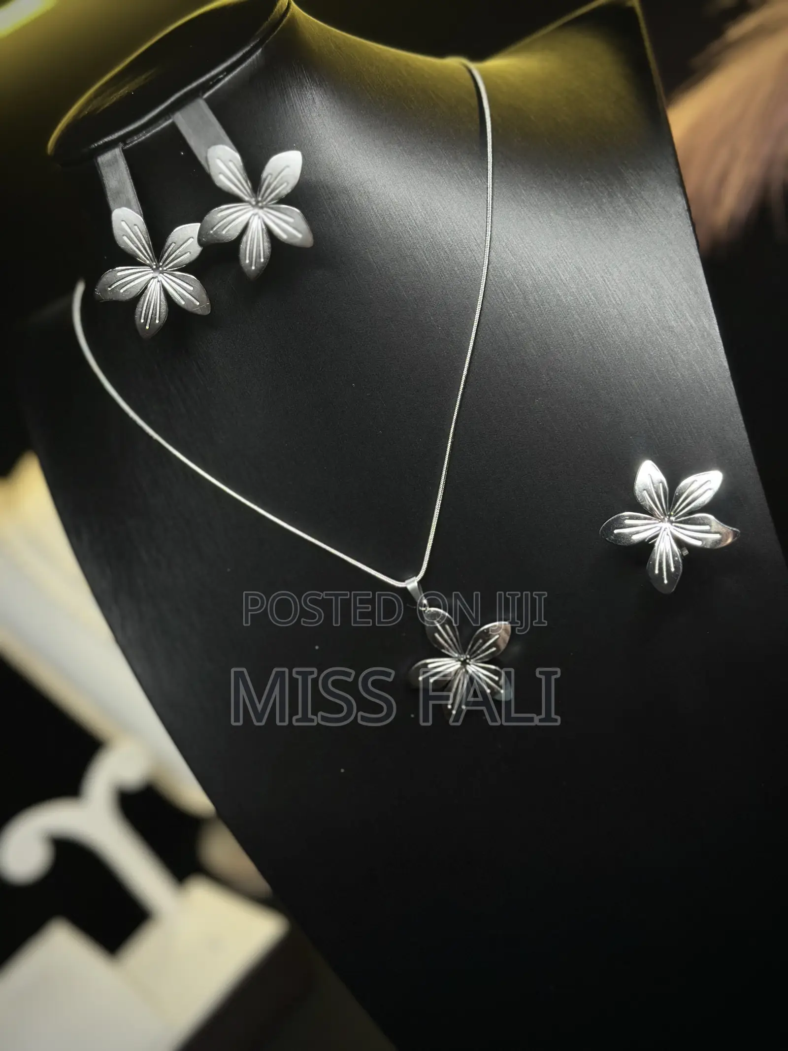 Silver Blossom Set