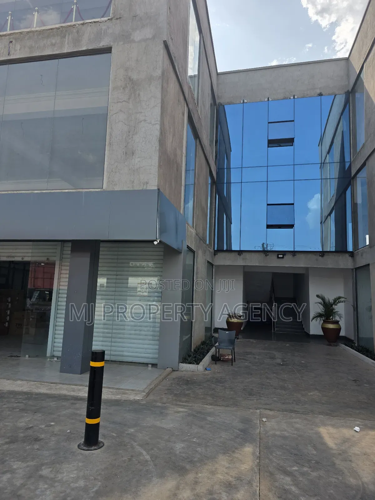300 SQM Showroom/Office Space