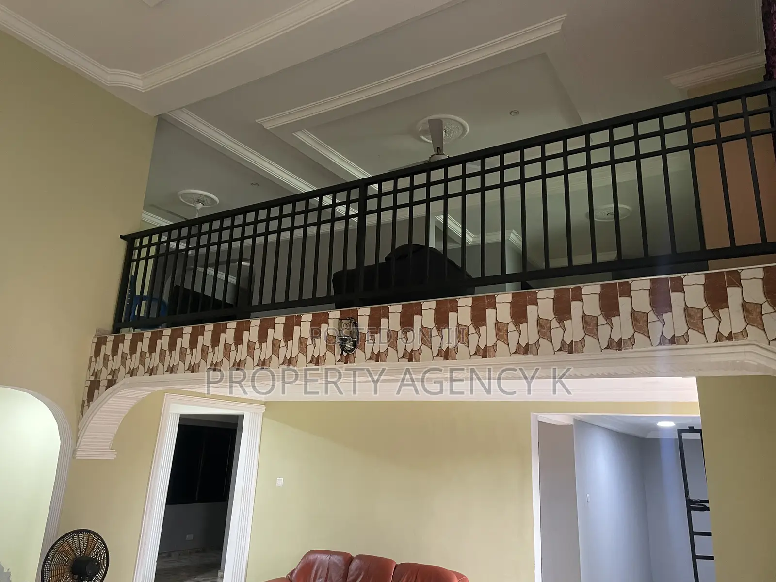 8bdrm House in Kfs, Dodowa for rent