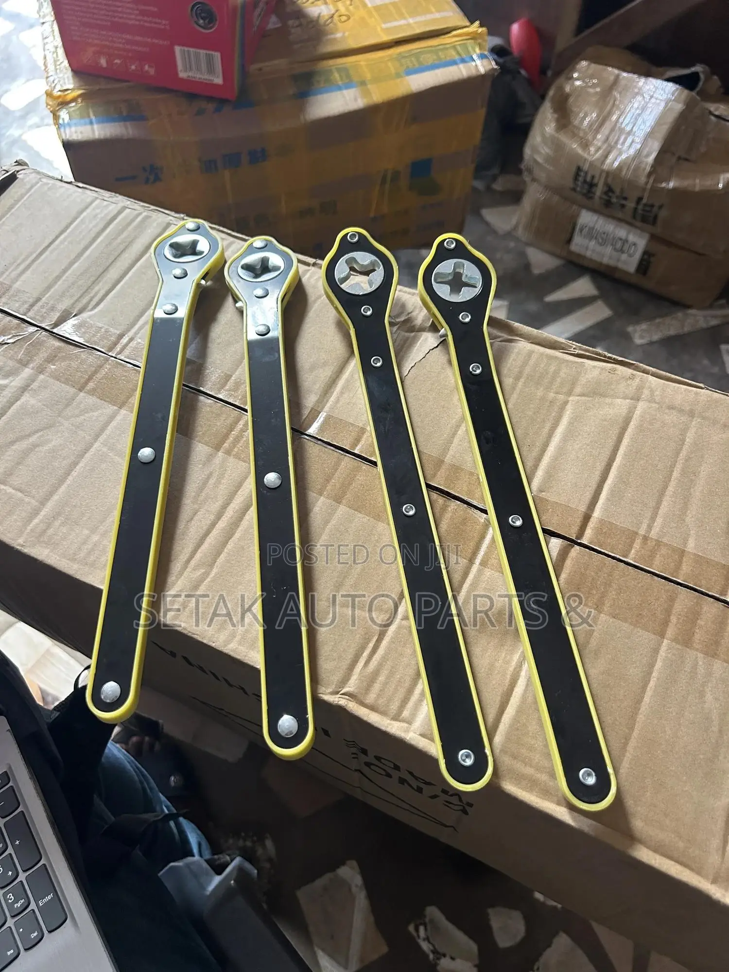 Car Jack Wrench Ratchet Lever Scissor Car Tire Changing Tool