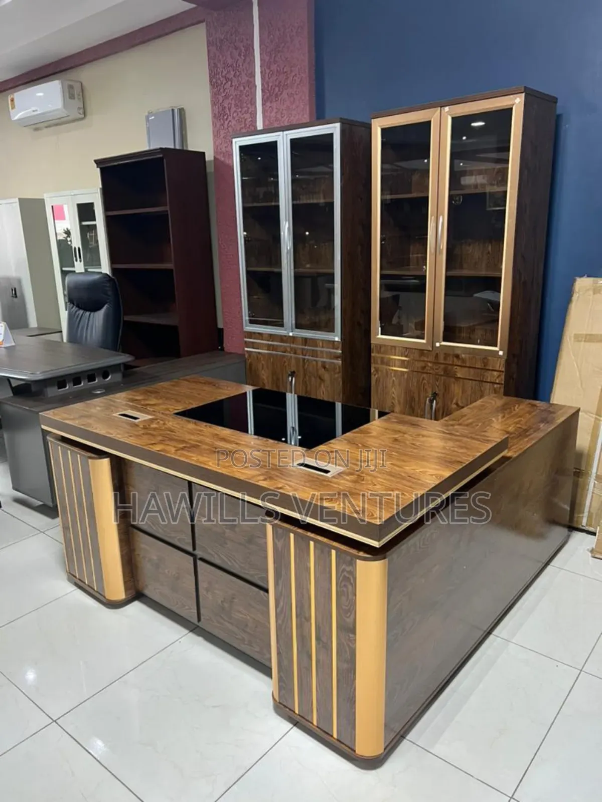 L Shape Executive Office Desk With a Wood Finish.