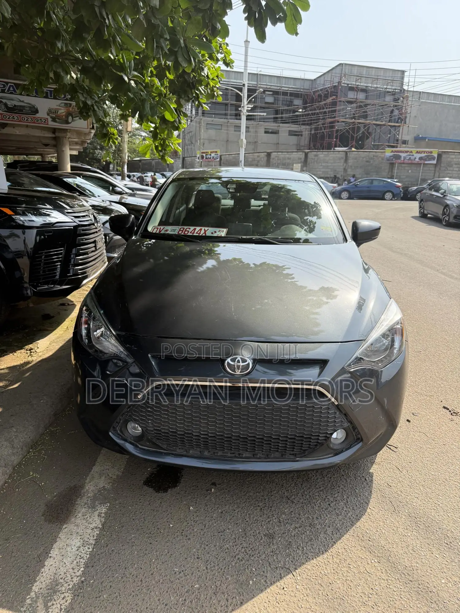 Toyota Yaris XLE Sedan 4dr 2019 Gray