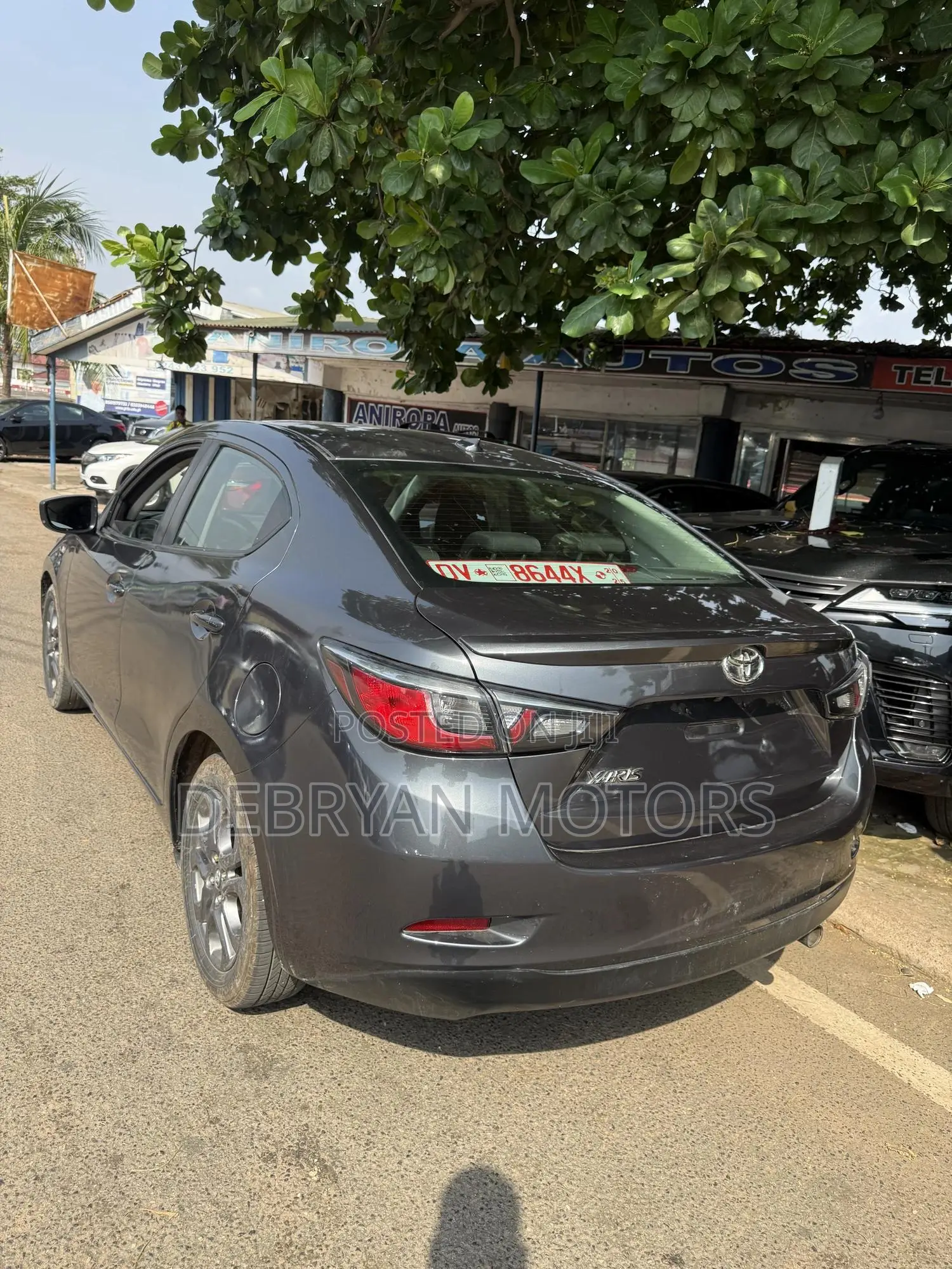 Toyota Yaris XLE Sedan 4dr 2019 Gray