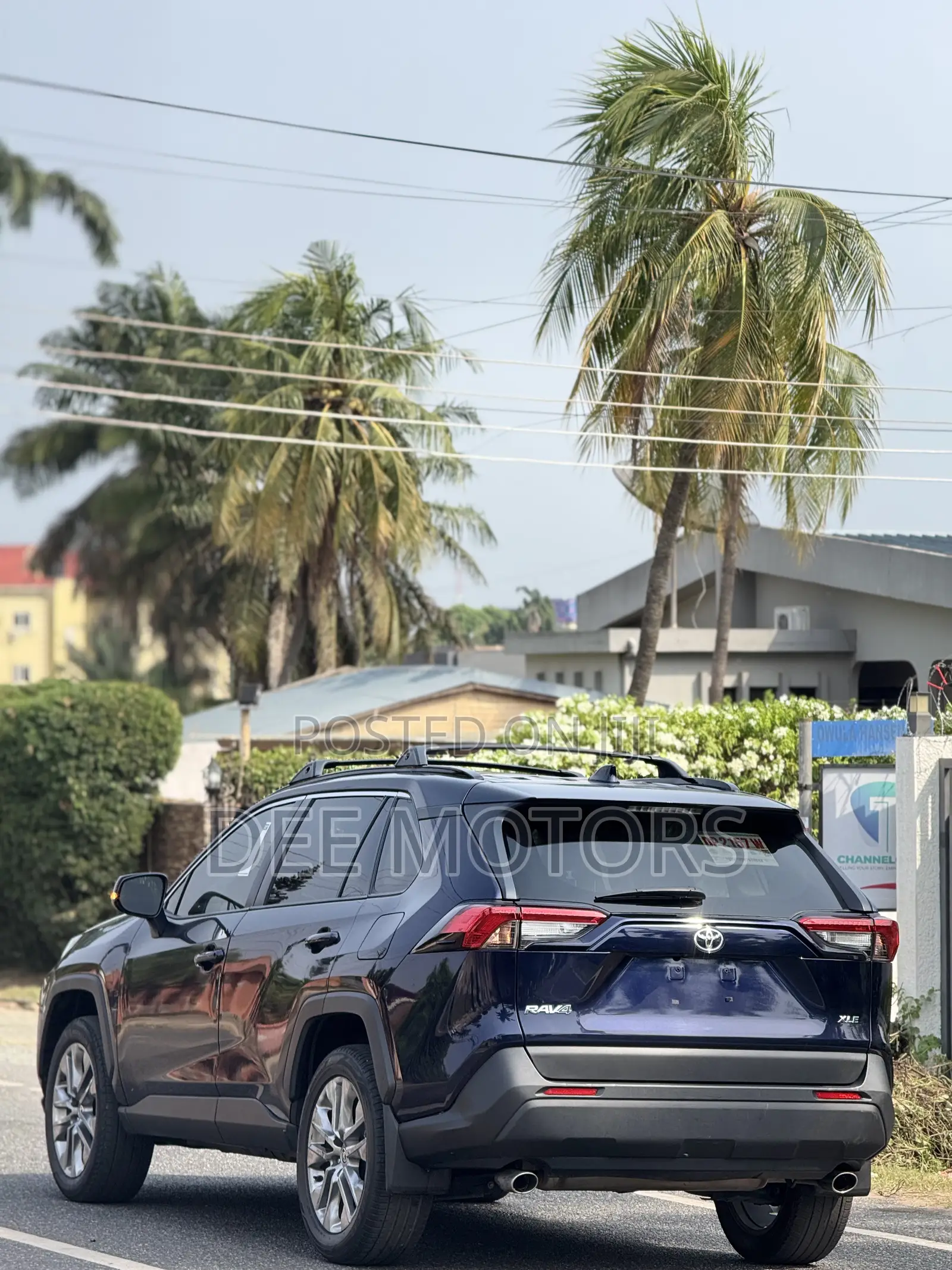 Toyota RAV4 XLE Premium AWD 2023 Blue