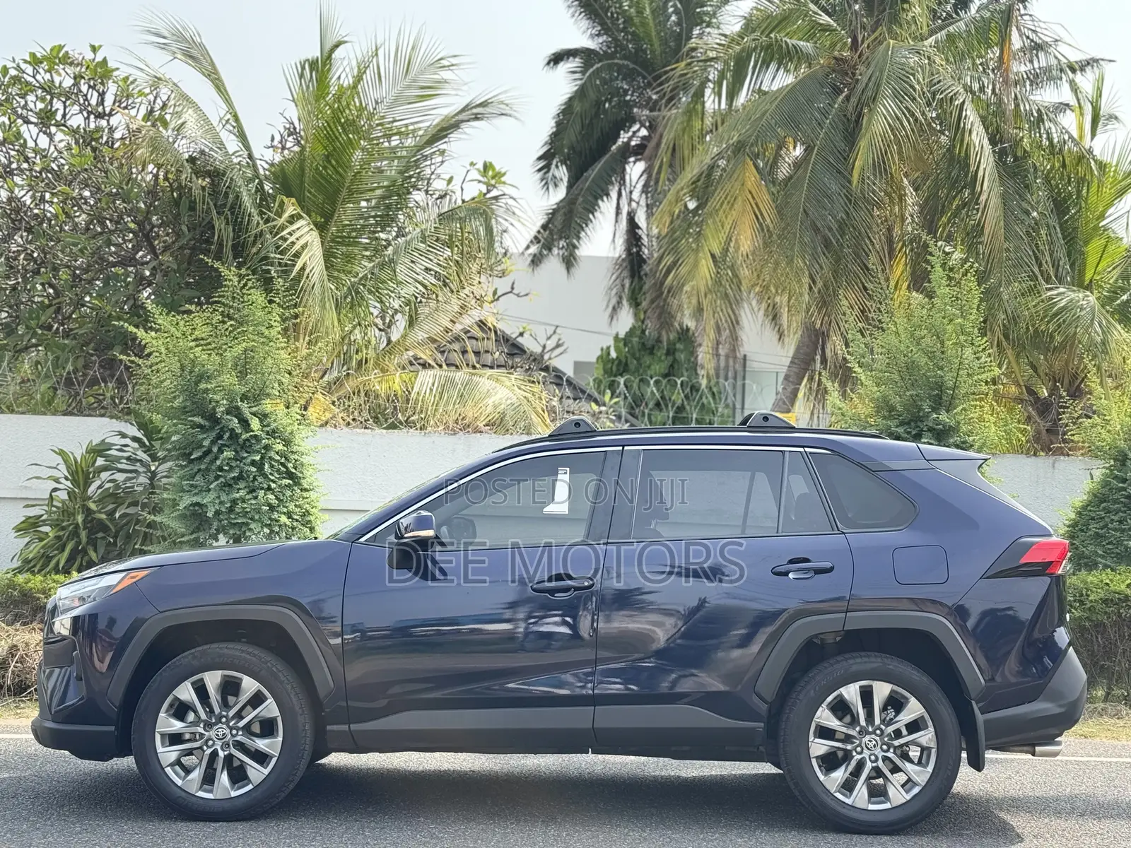 Toyota RAV4 XLE Premium AWD 2023 Blue
