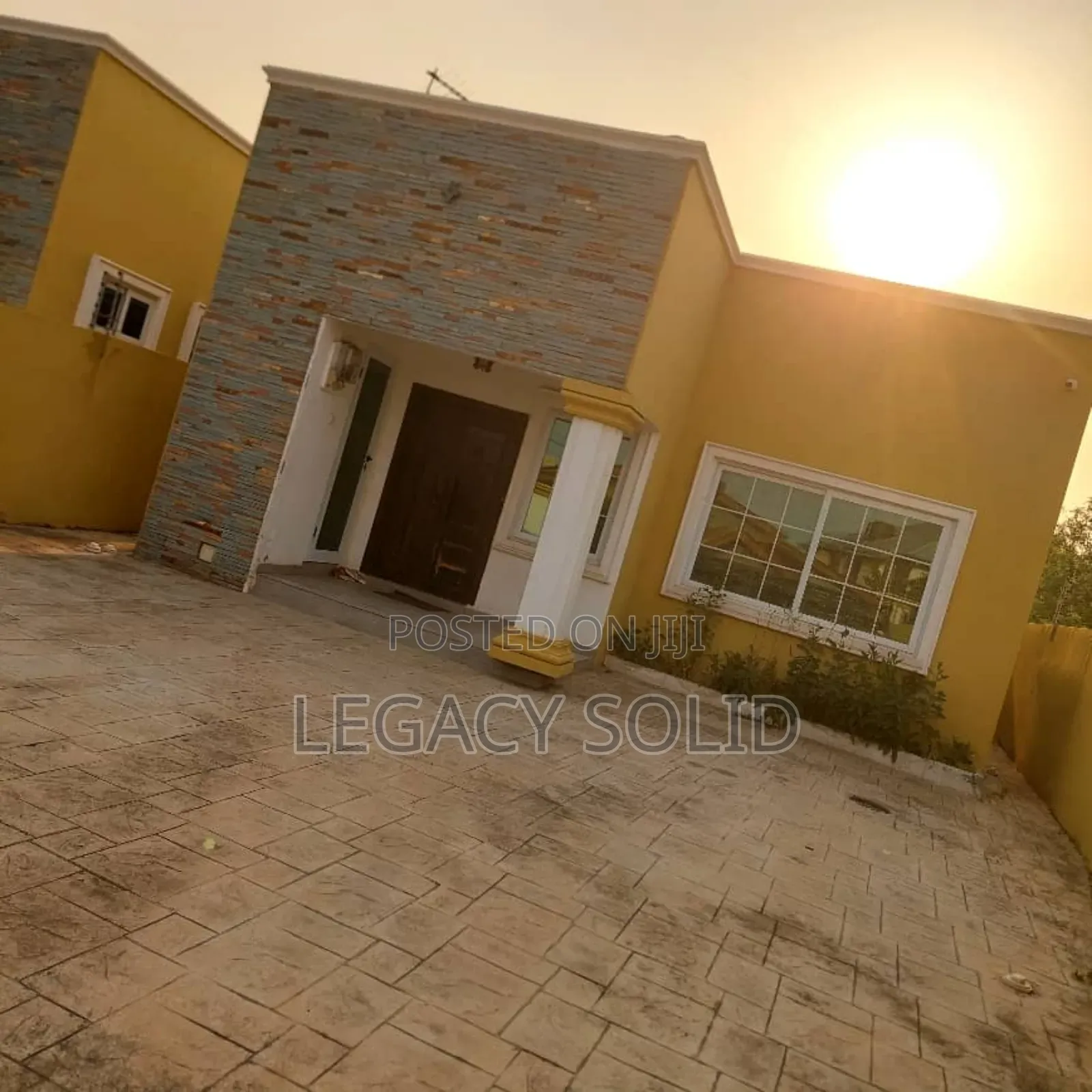 3bdrm House in Legacy Solid Real, Spintex for rent