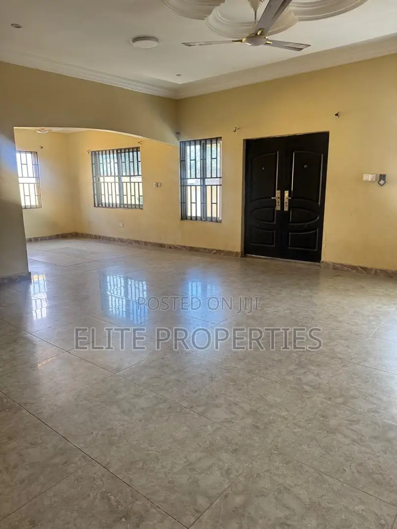 3bdrm House in Mataheko Afienya for rent