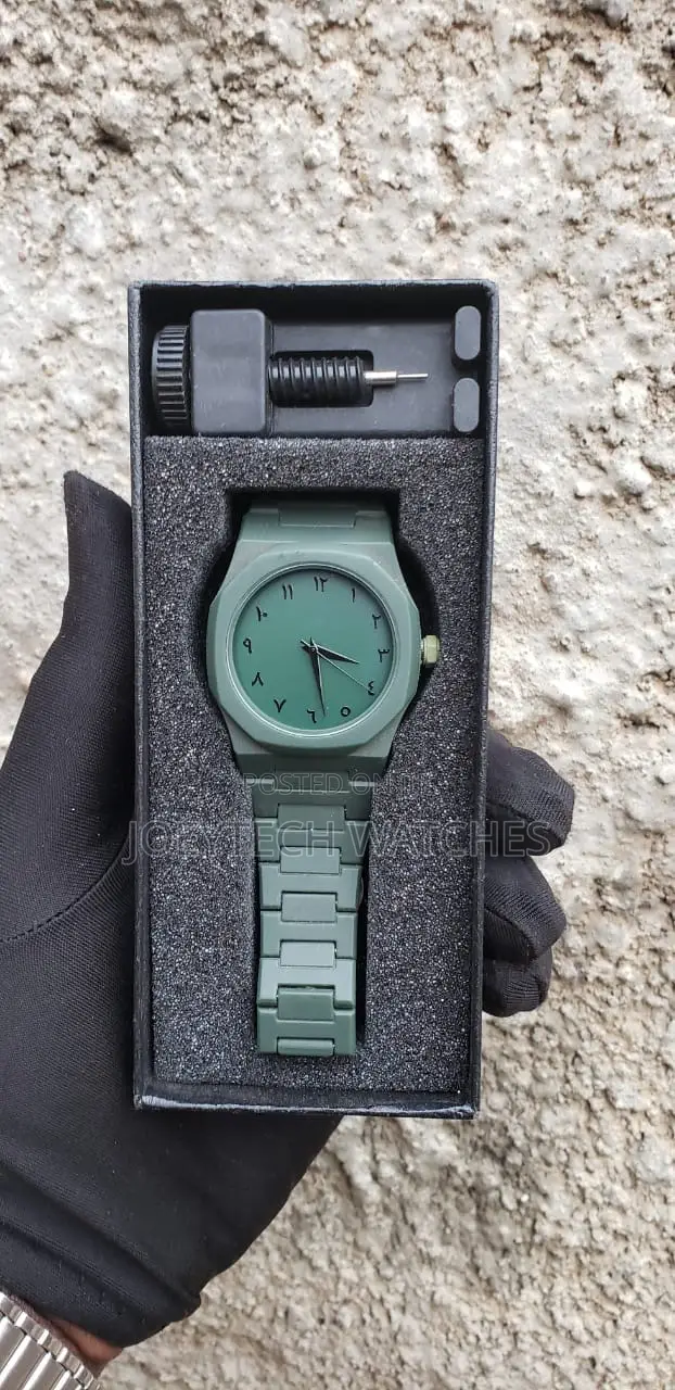 Valenzo Timepiece
