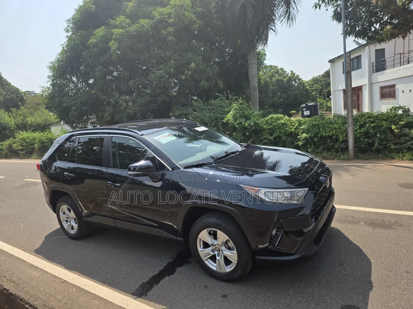 Toyota RAV4 XLE 2021 Blue