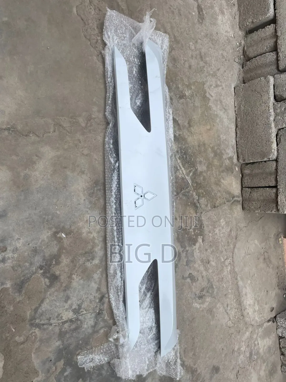 Mitsubishi Outlander 2023 Booth Chrome