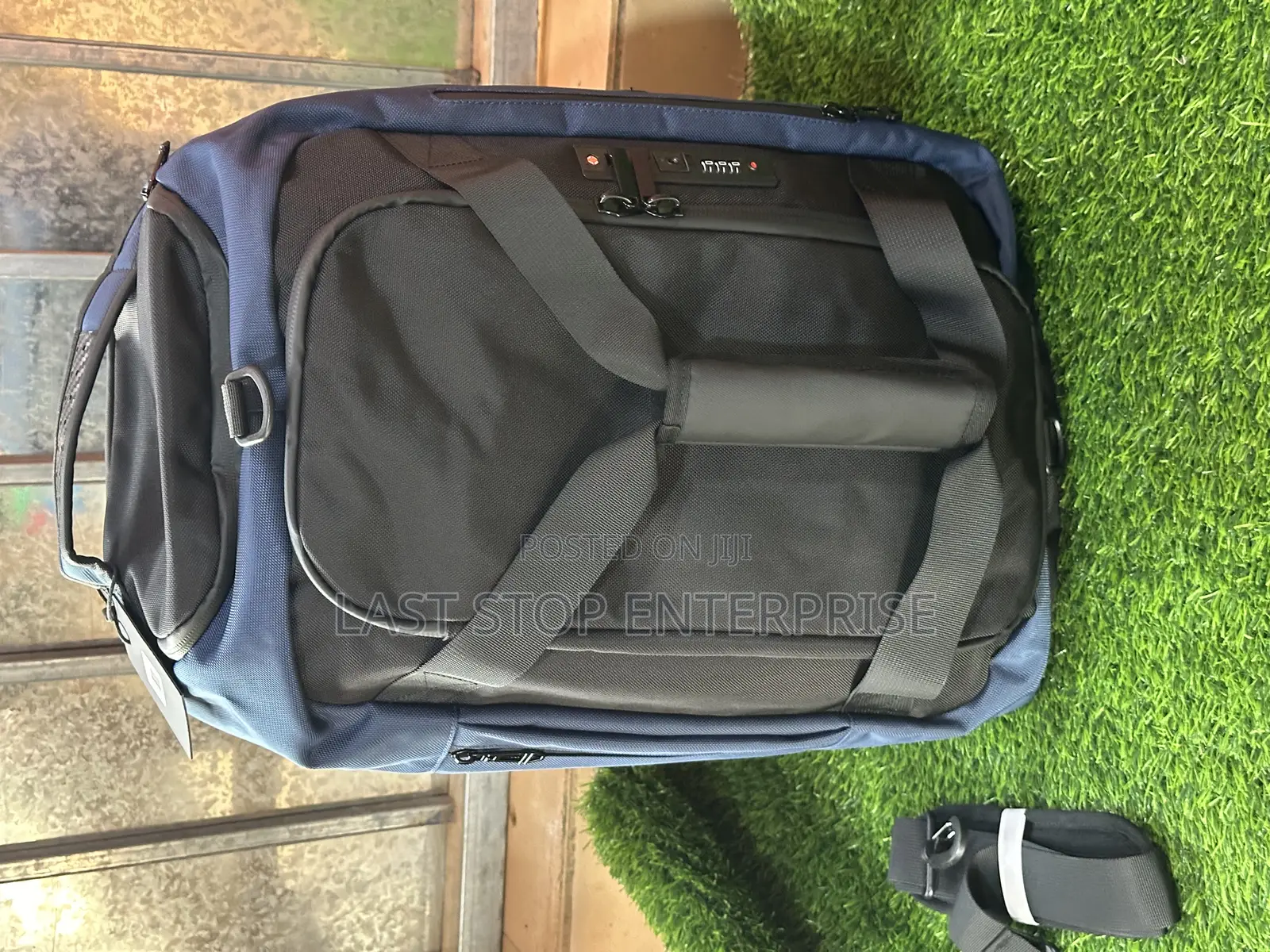 Quality and Class Traveling Bag