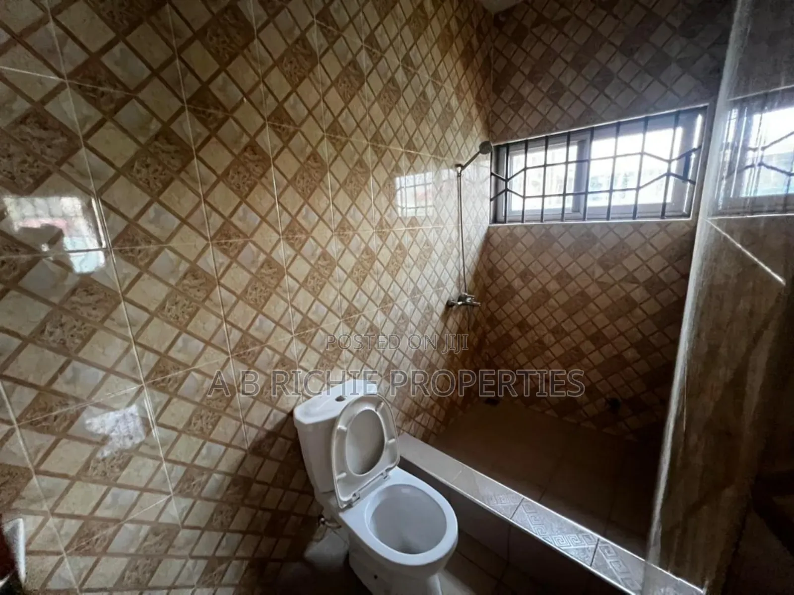 3bdrm Bungalow in Ab Richie Properties, Ashomang Estate for sale