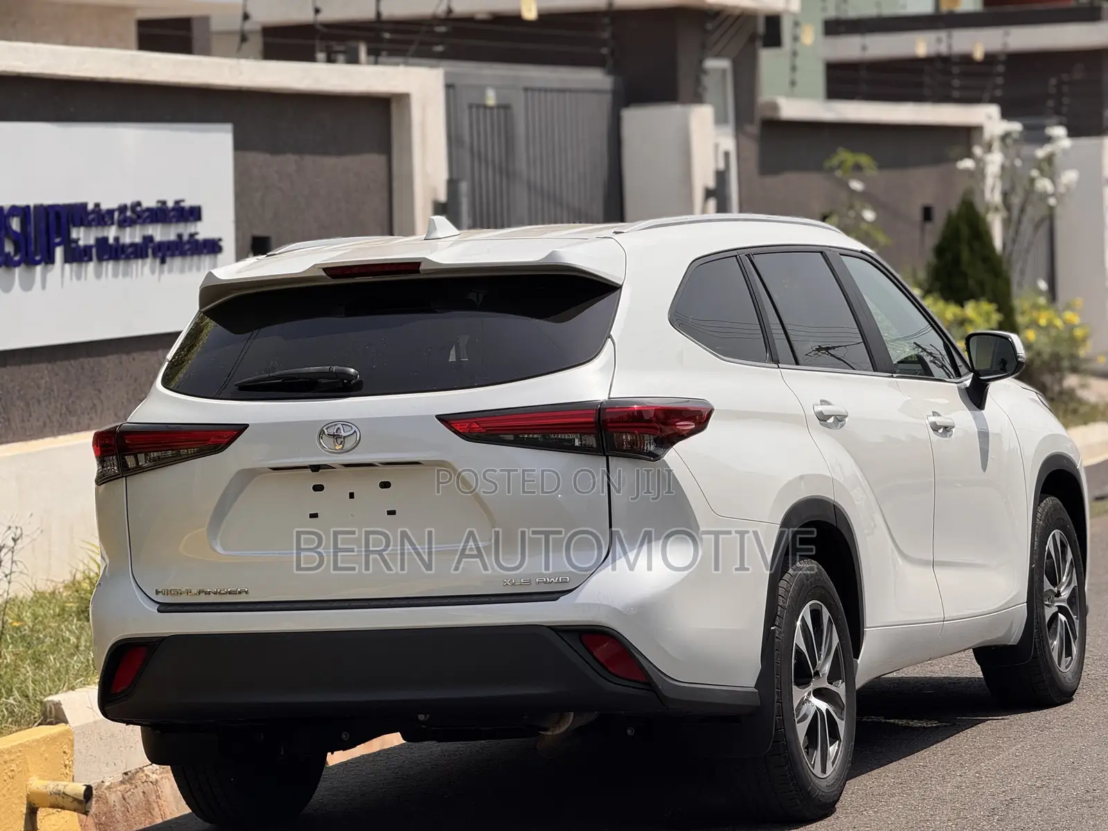 Toyota Highlander XLE AWD 2023 White
