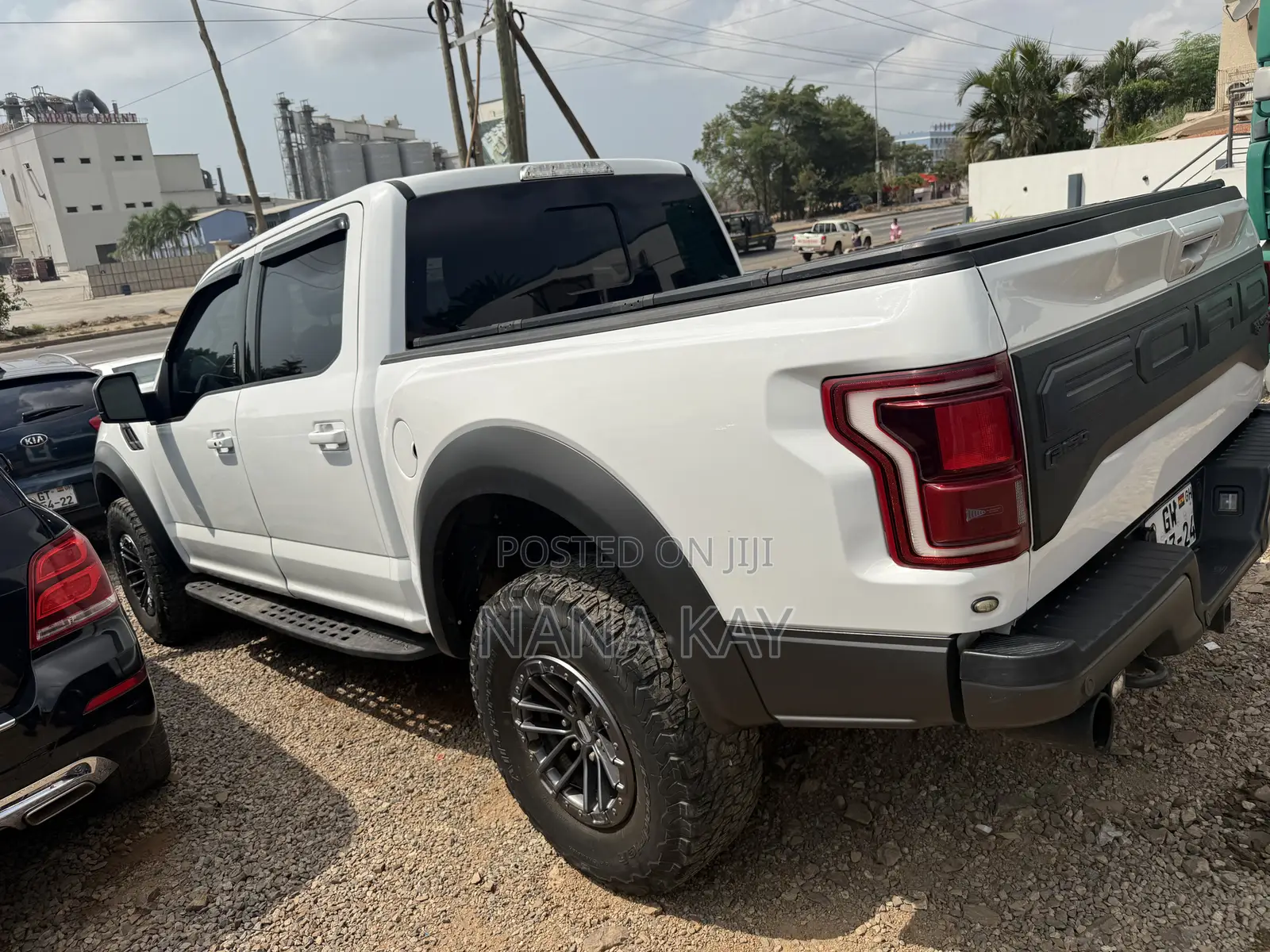 Ford F-150 Raptor 4x4 SuperCrew Cab Styleside 5.5 ft. box 145 in. WB