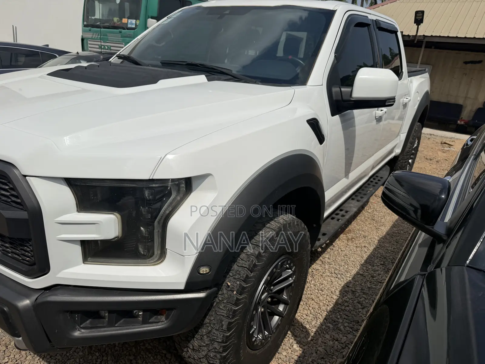 Ford F-150 Raptor 4x4 SuperCrew Cab Styleside 5.5 ft. box 145 in. WB