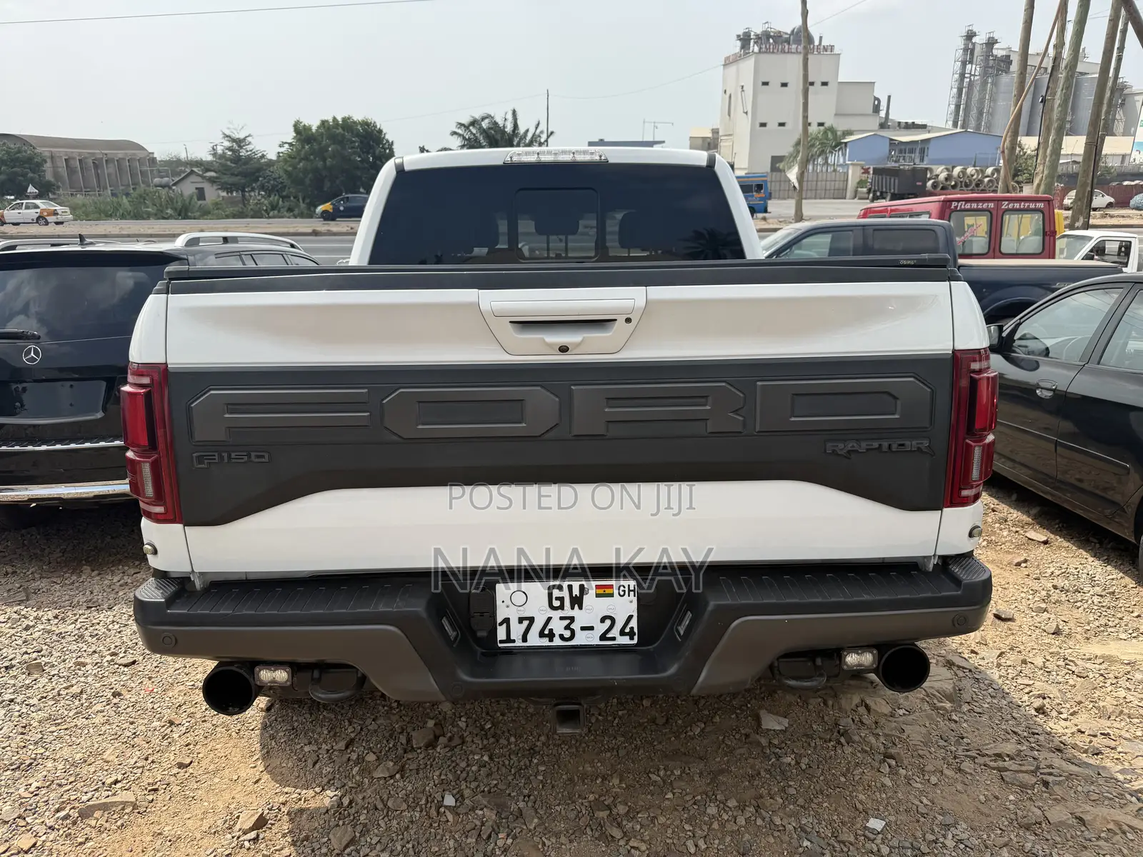 Ford F-150 Raptor 4x4 SuperCrew Cab Styleside 5.5 ft. box 145 in. WB