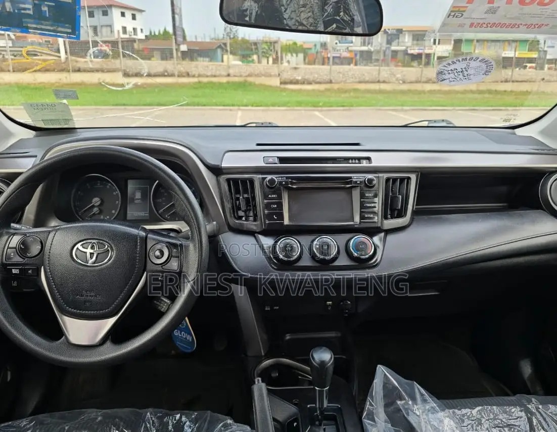 Toyota RAV4 LE 4dr SUV AWD (2.5L 4cyl 6A) 2018 White