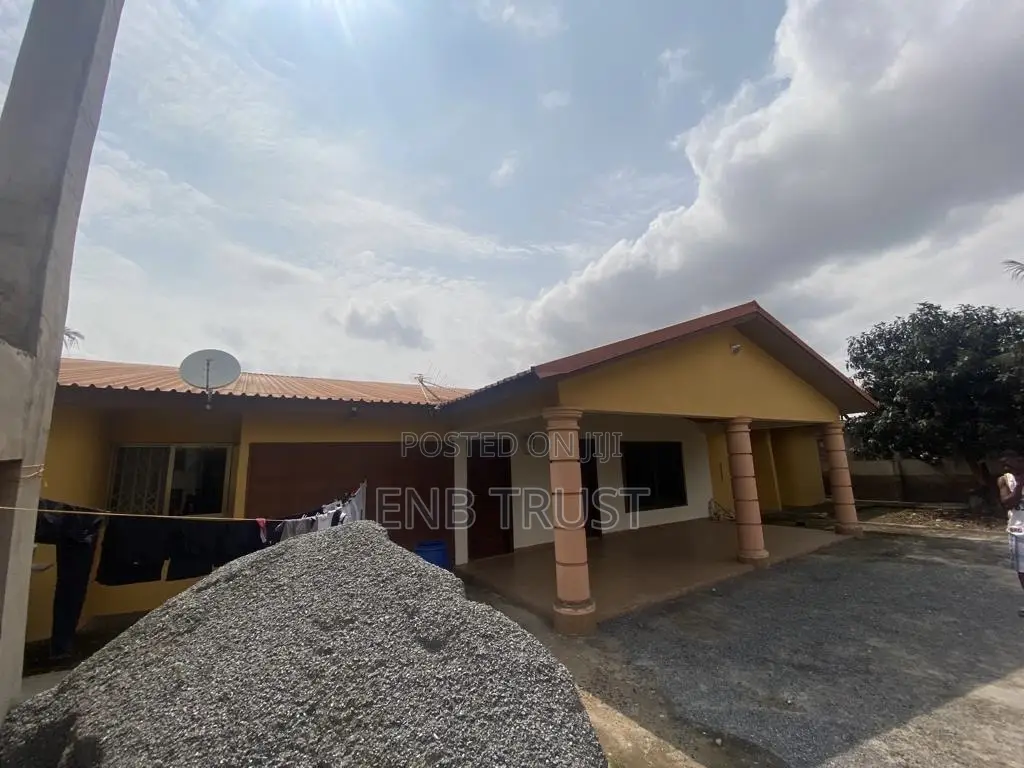 5bdrm House in Adenta, Housing Down for sale