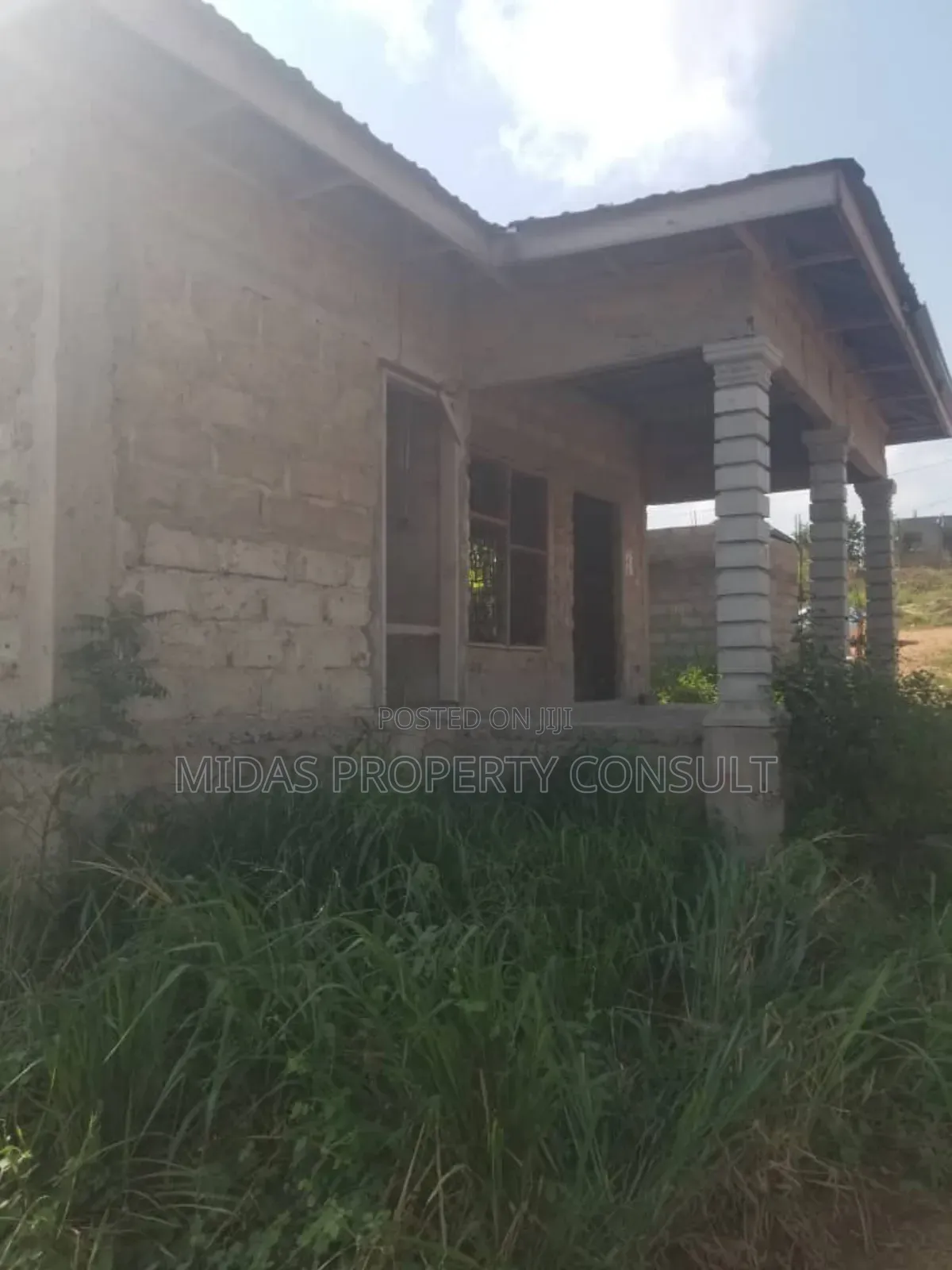 3bdrm House in Adamorobe, Oyibi for sale